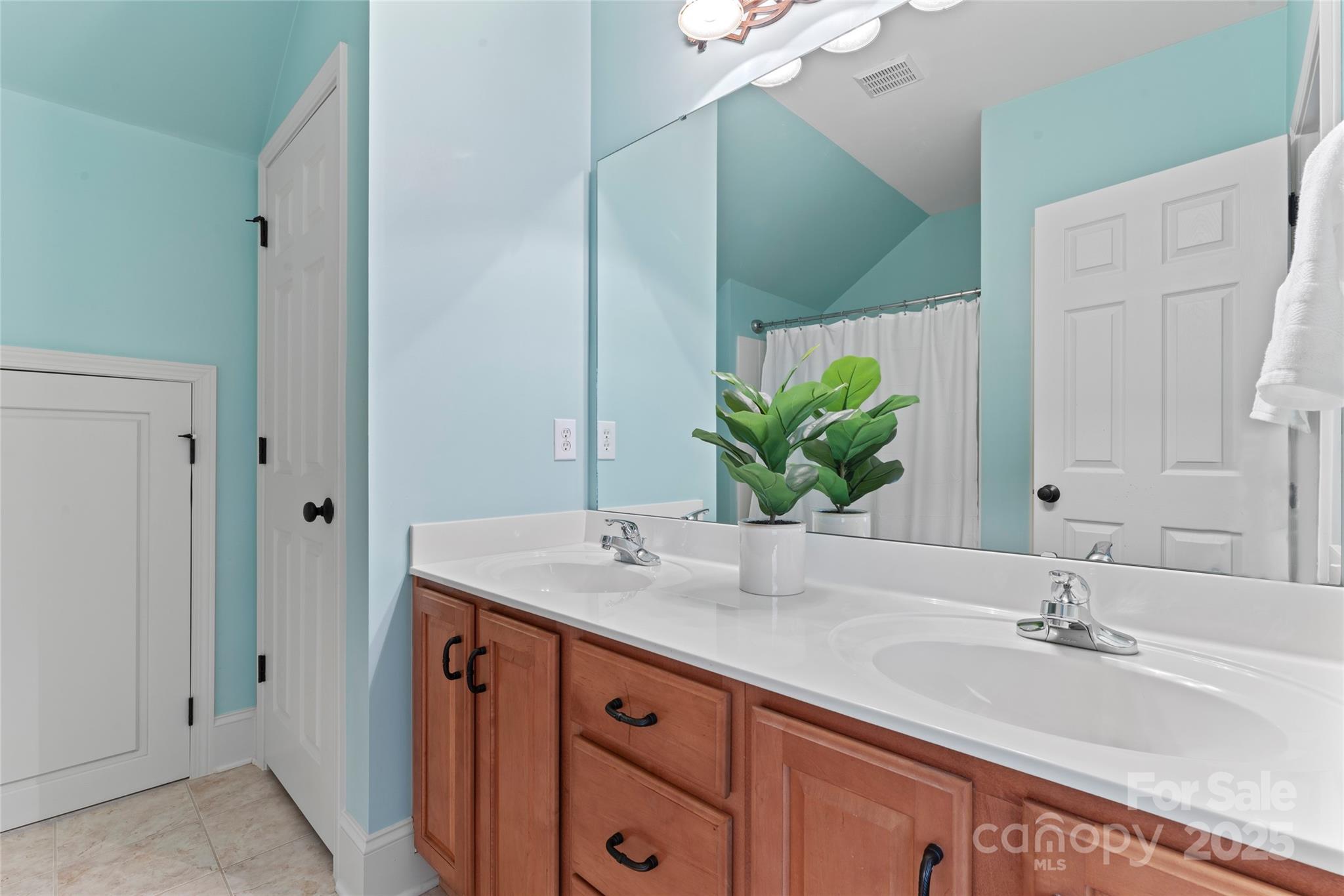 13716 Glen Abbey Drive Property Photo 27