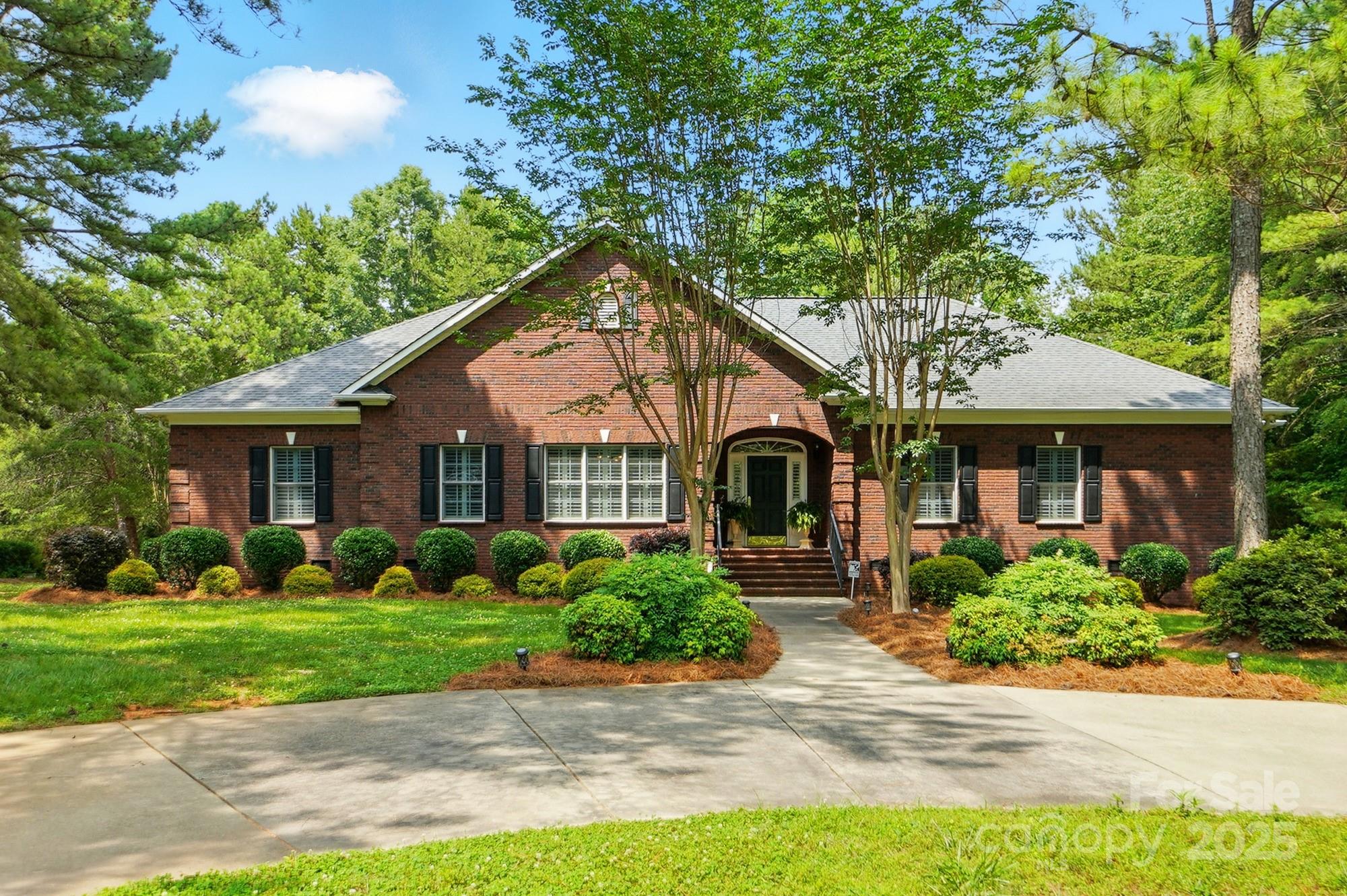 102 Rosewood Lane Property Photo 2