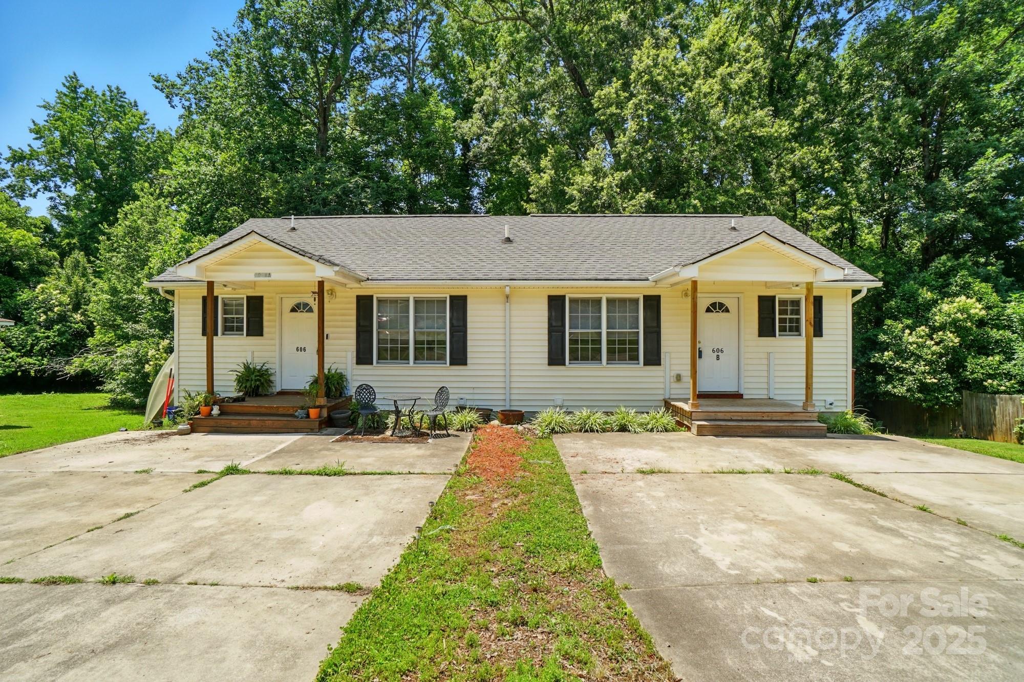 606 North Street Property Photo
