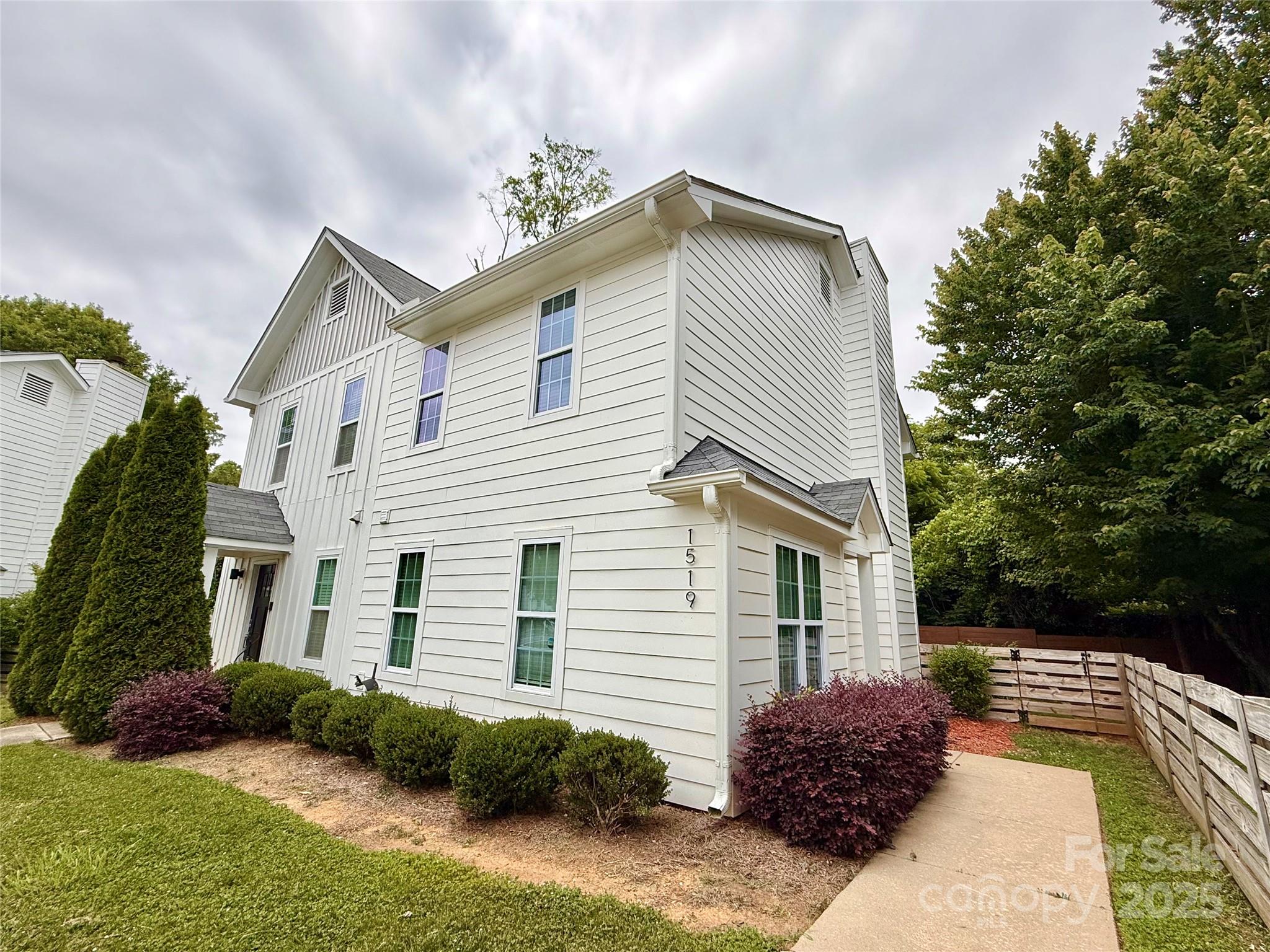 1519 Briar Creek Road B Property Photo 1