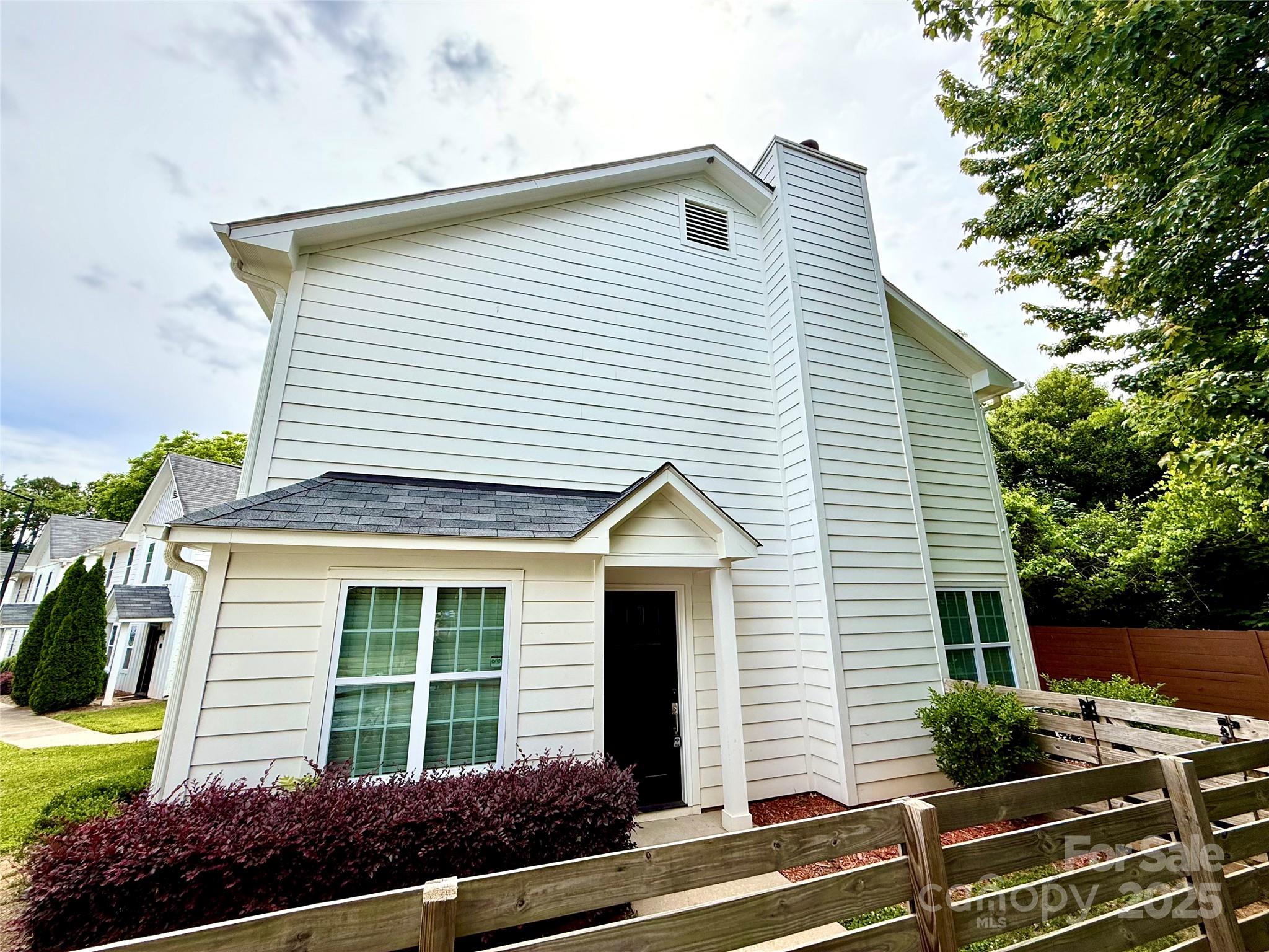 1519 Briar Creek Road B Property Photo 2
