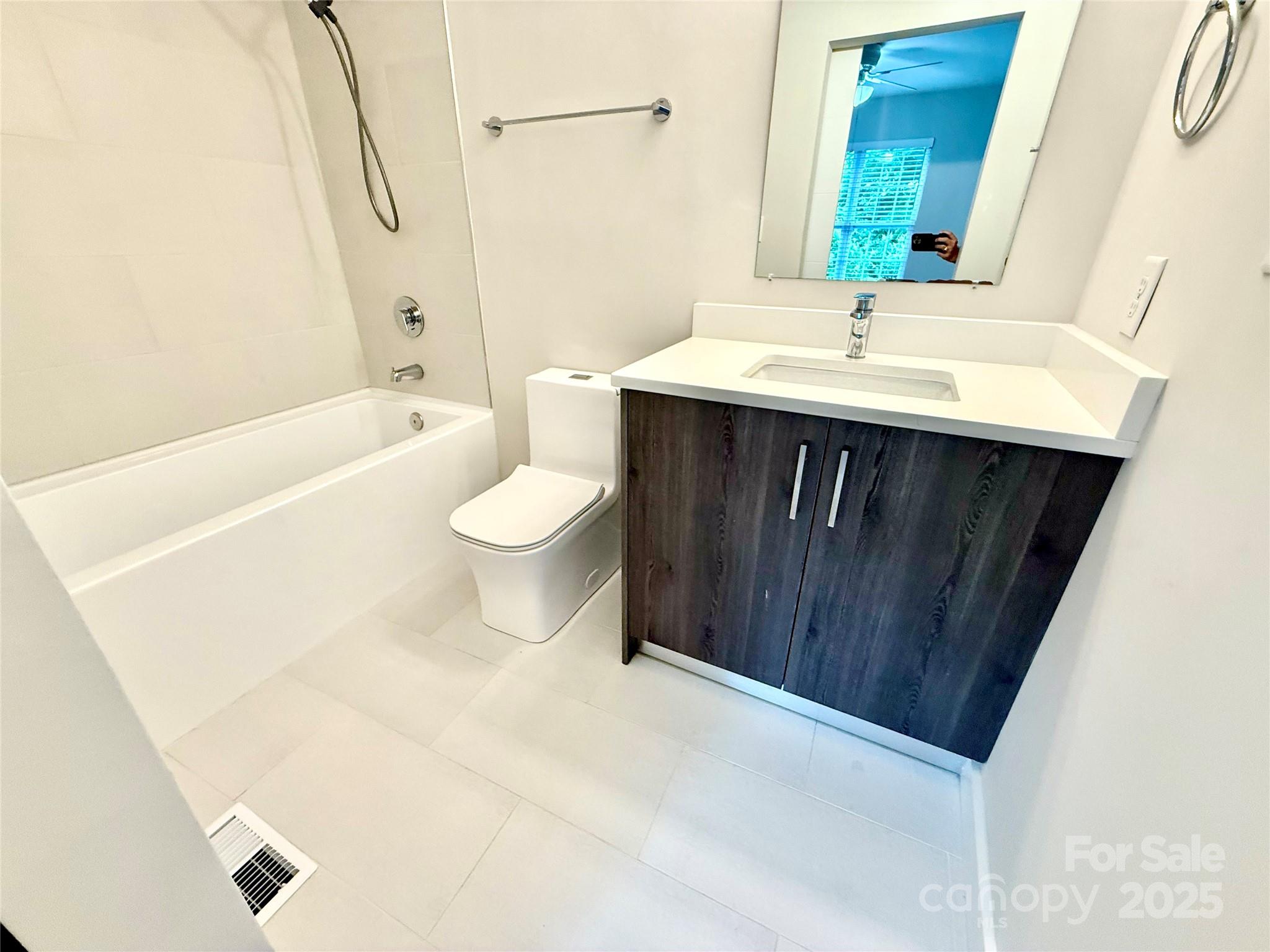 1519 Briar Creek Road B Property Photo 20