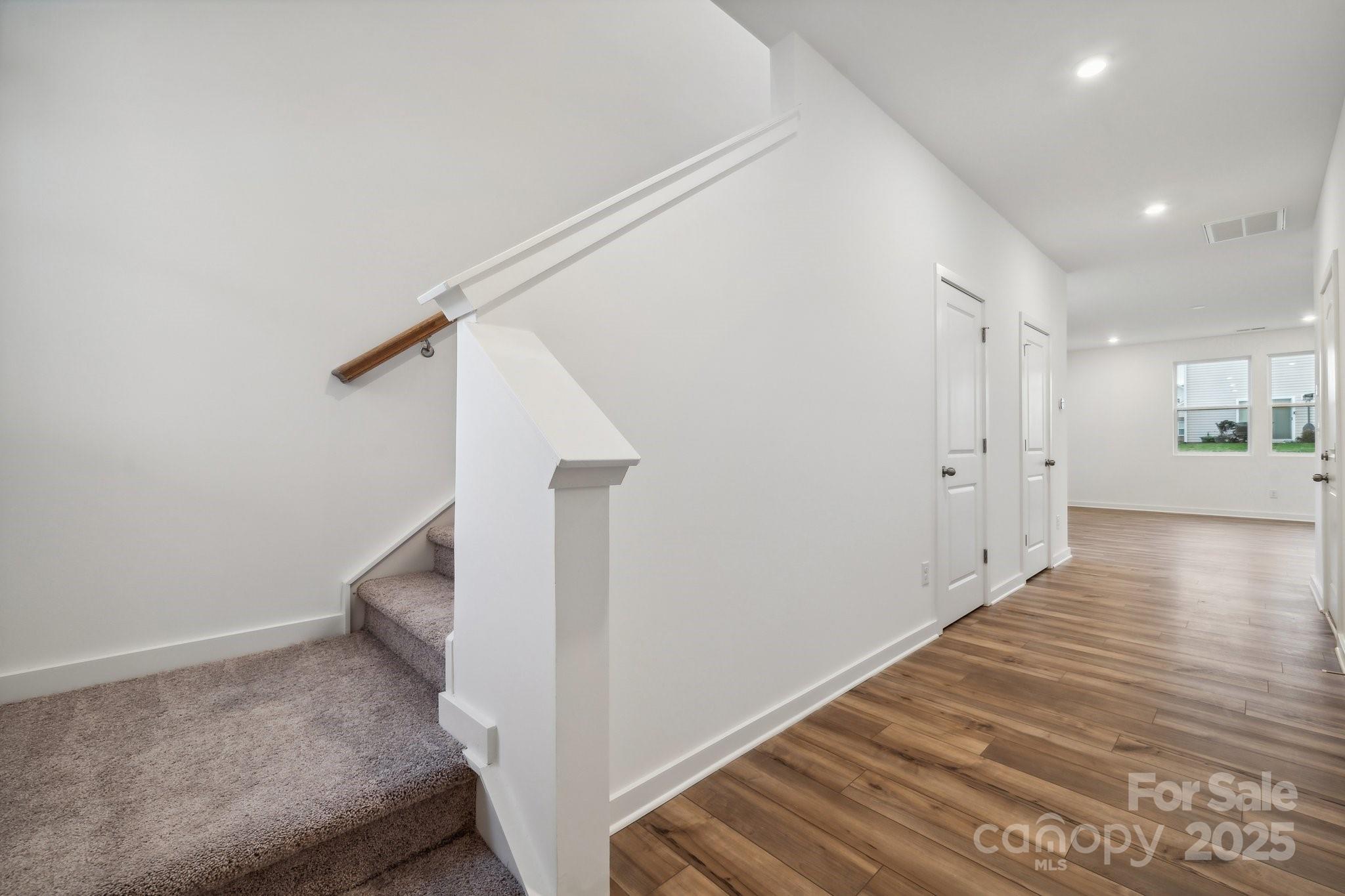 270 Bezelle Avenue Property Photo 2