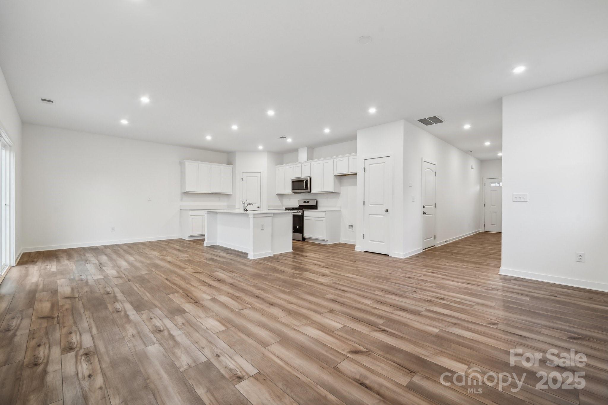 270 Bezelle Avenue Property Photo 4