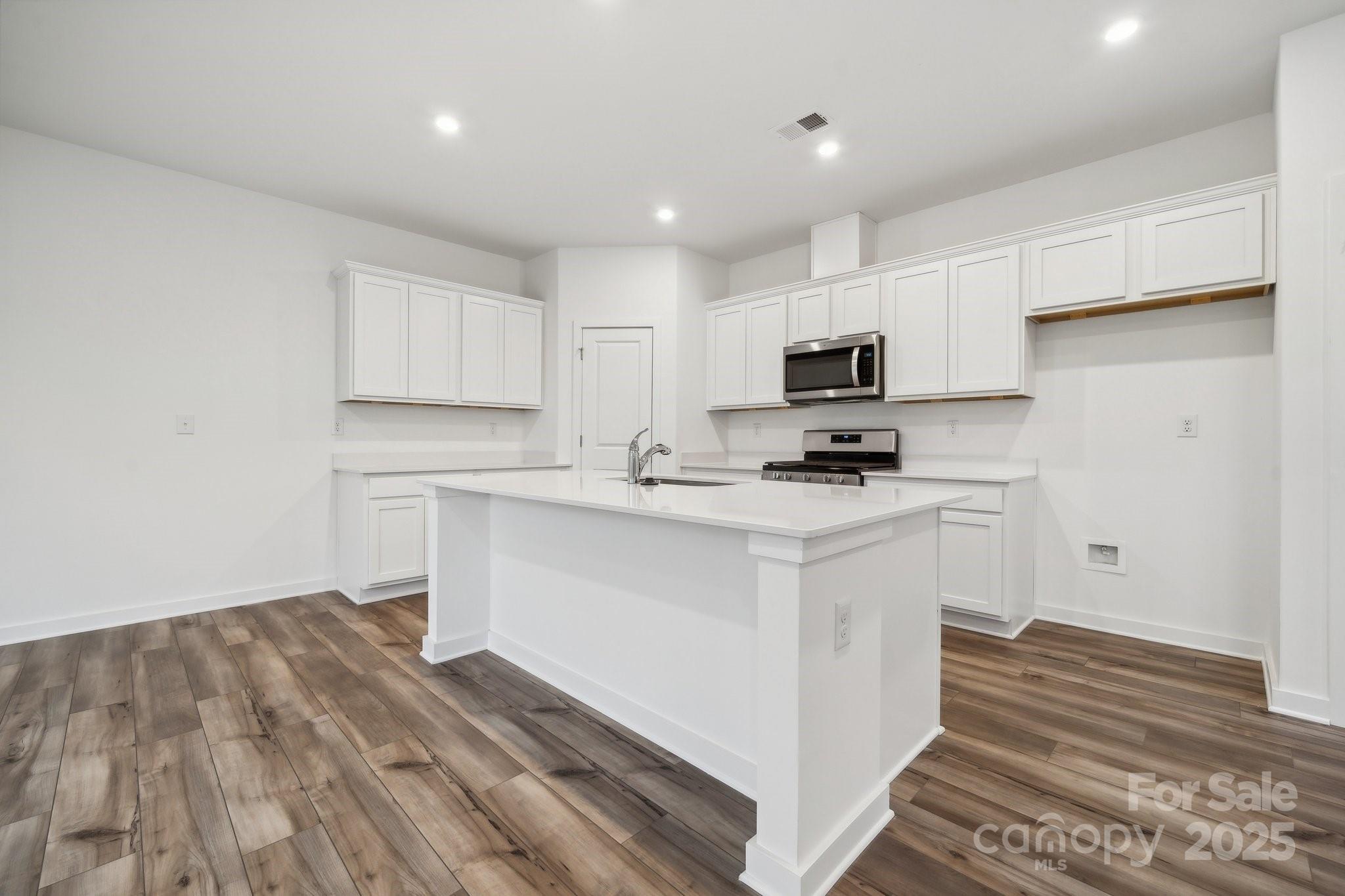 270 Bezelle Avenue Property Photo 7