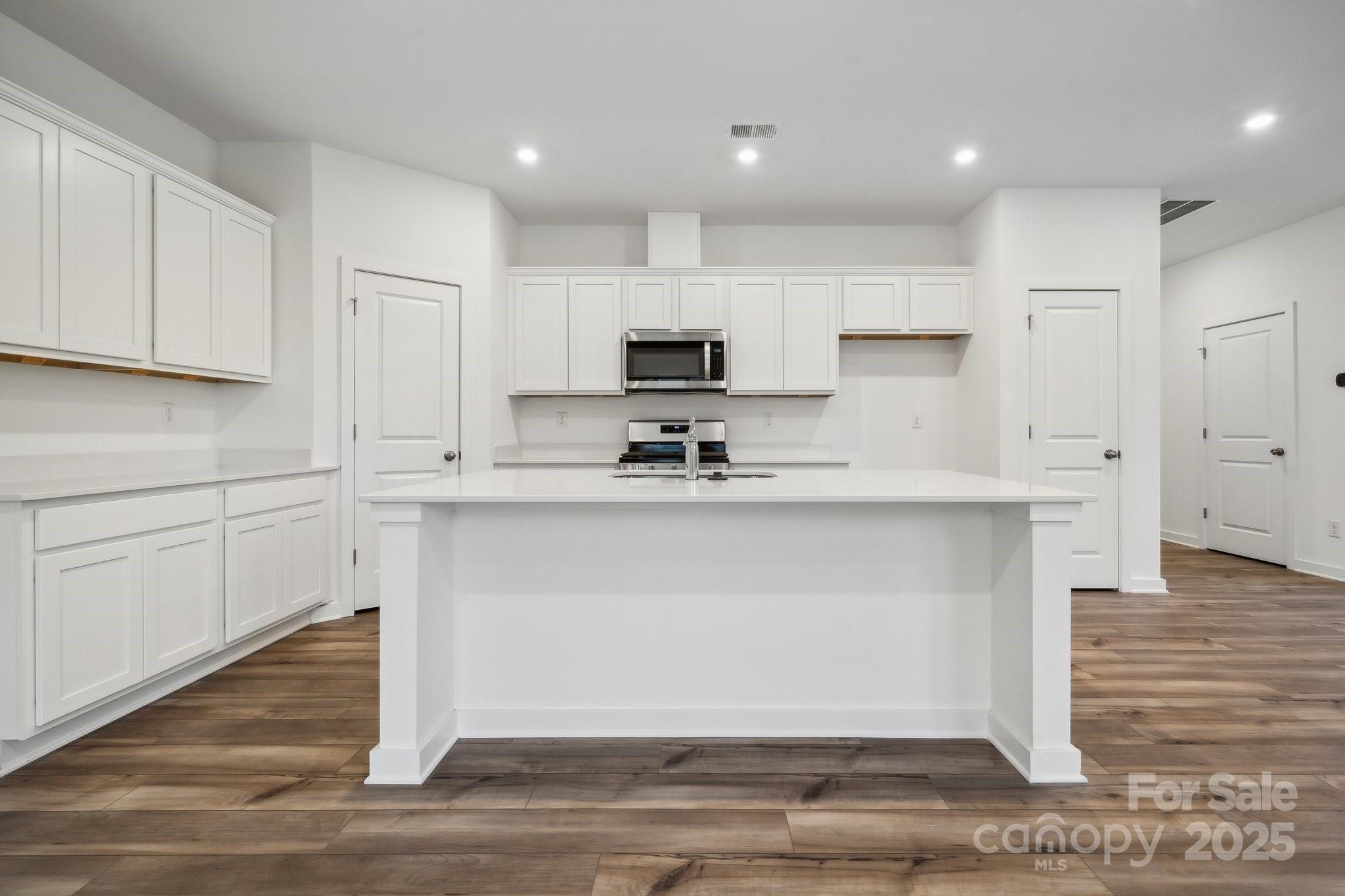 270 Bezelle Avenue Property Photo 8