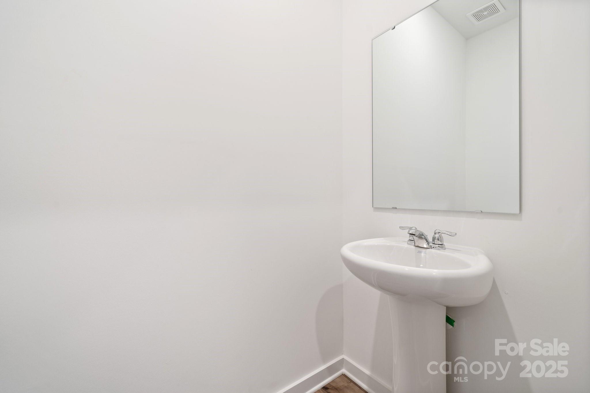 270 Bezelle Avenue Property Photo 11