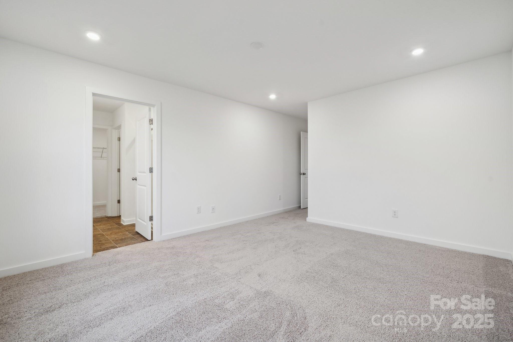 270 Bezelle Avenue Property Photo 13