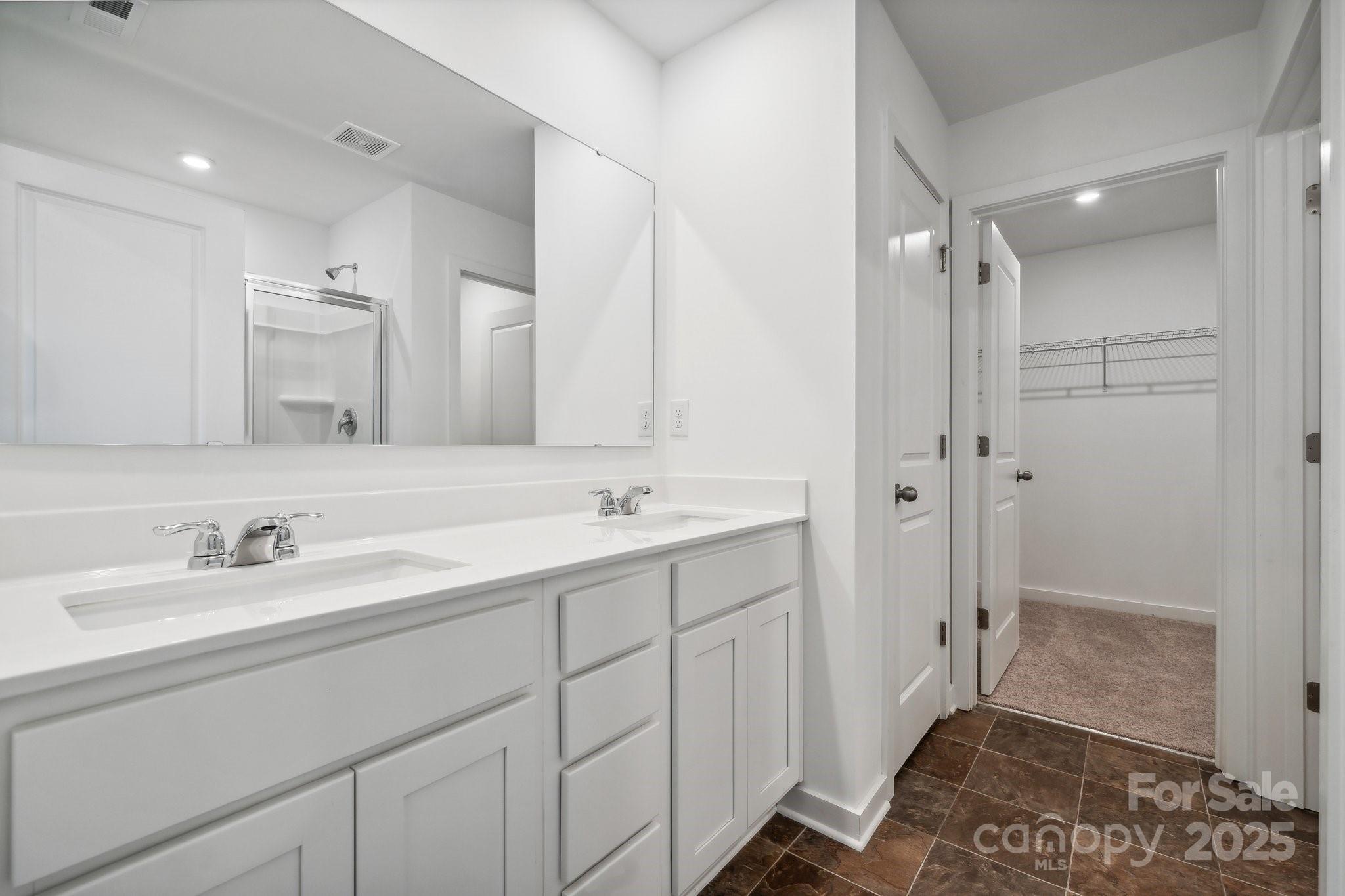 270 Bezelle Avenue Property Photo 14