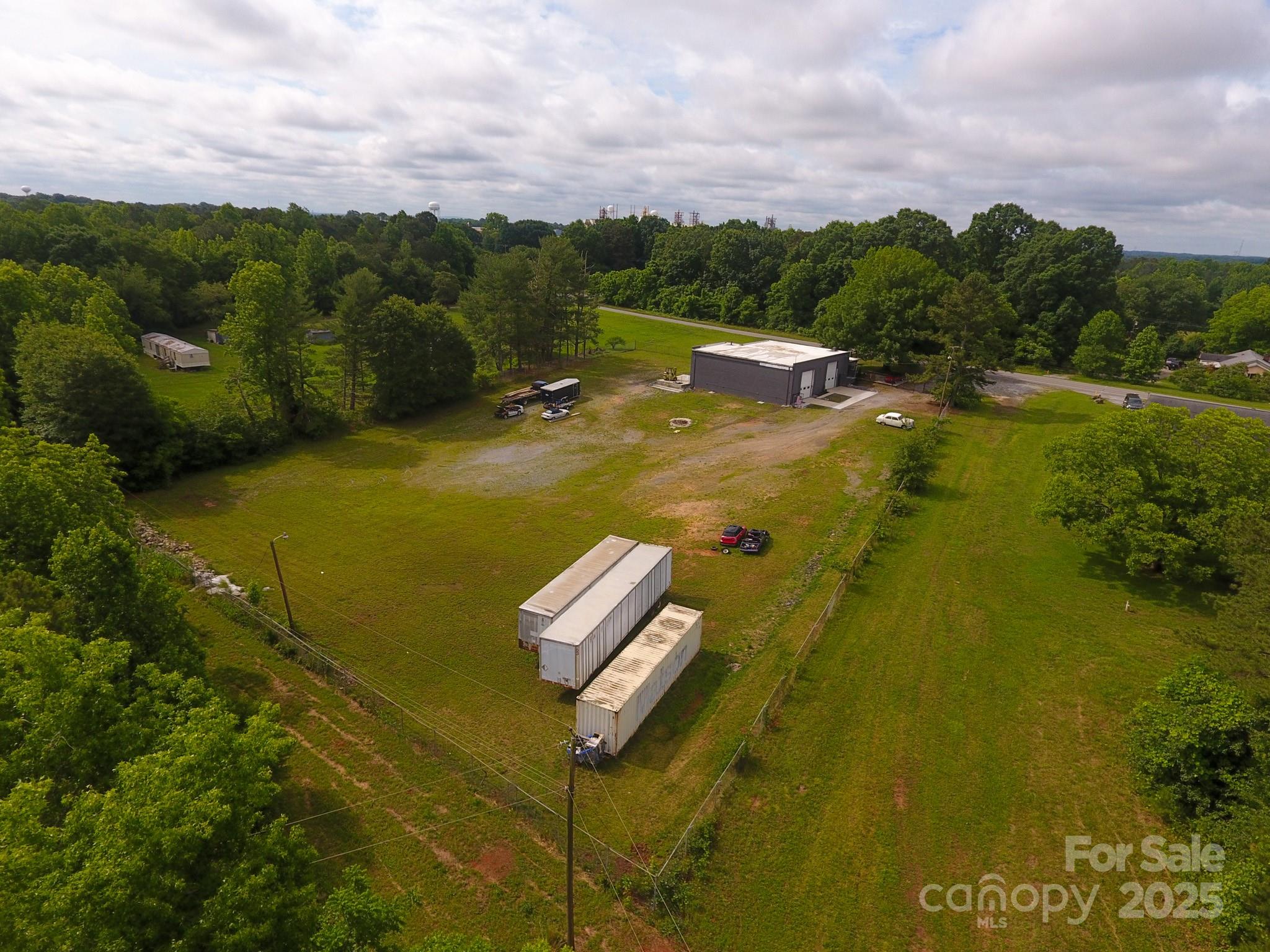 1028 Washburn Switch Road Property Photo 4
