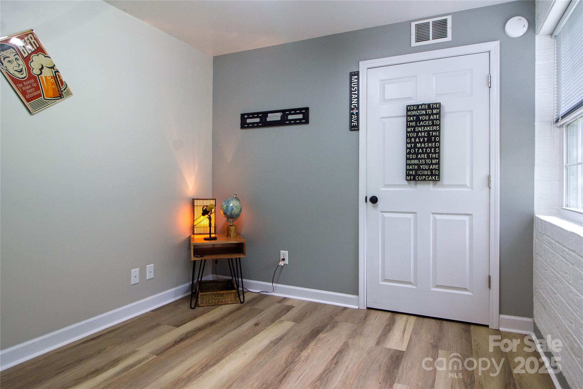 1028 Washburn Switch Road Property Photo 5