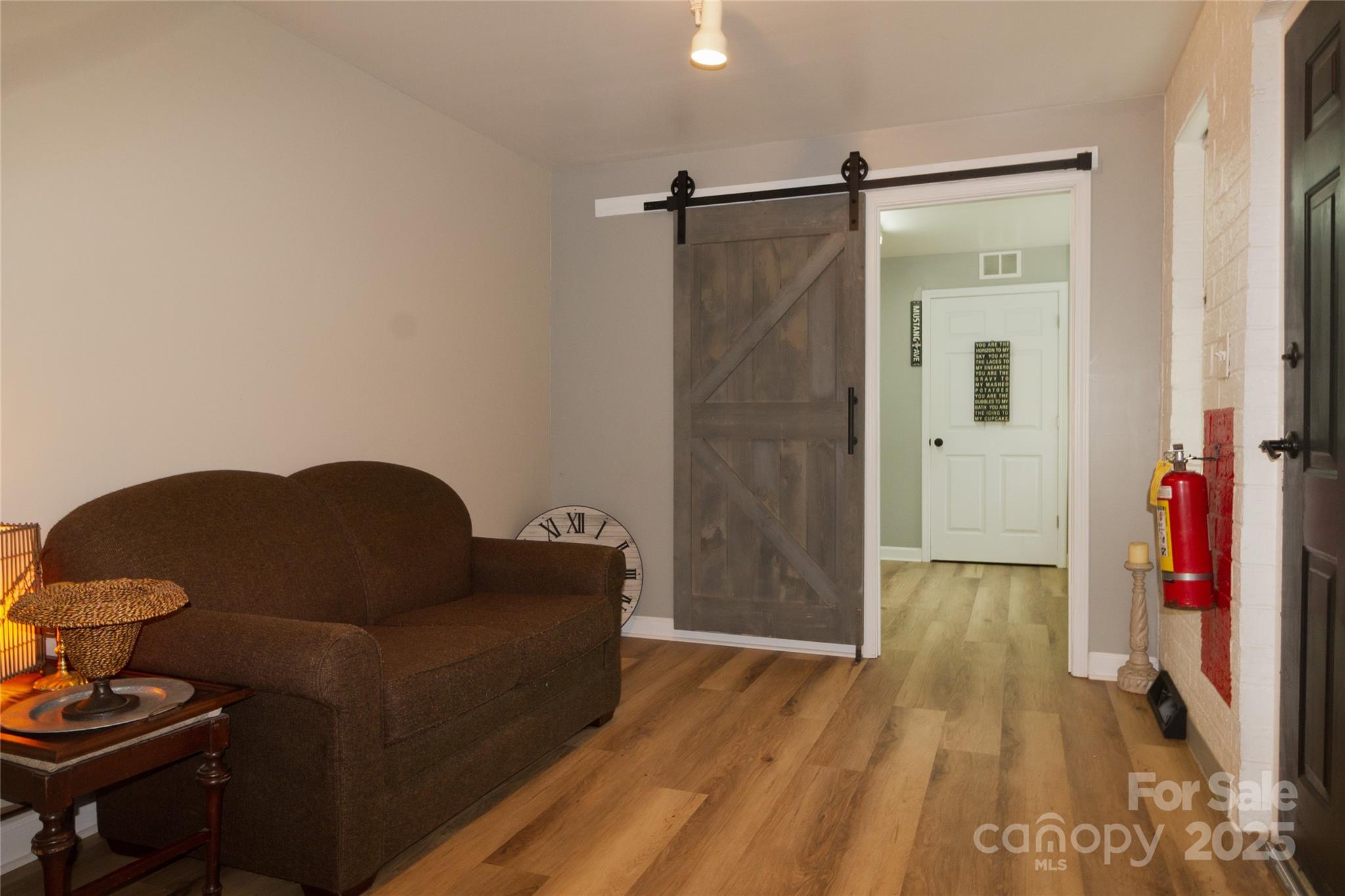1028 Washburn Switch Road Property Photo 6
