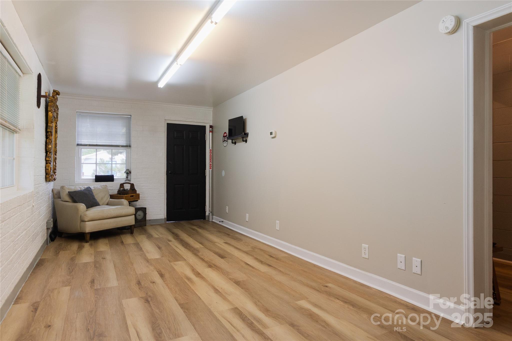 1028 Washburn Switch Road Property Photo 8
