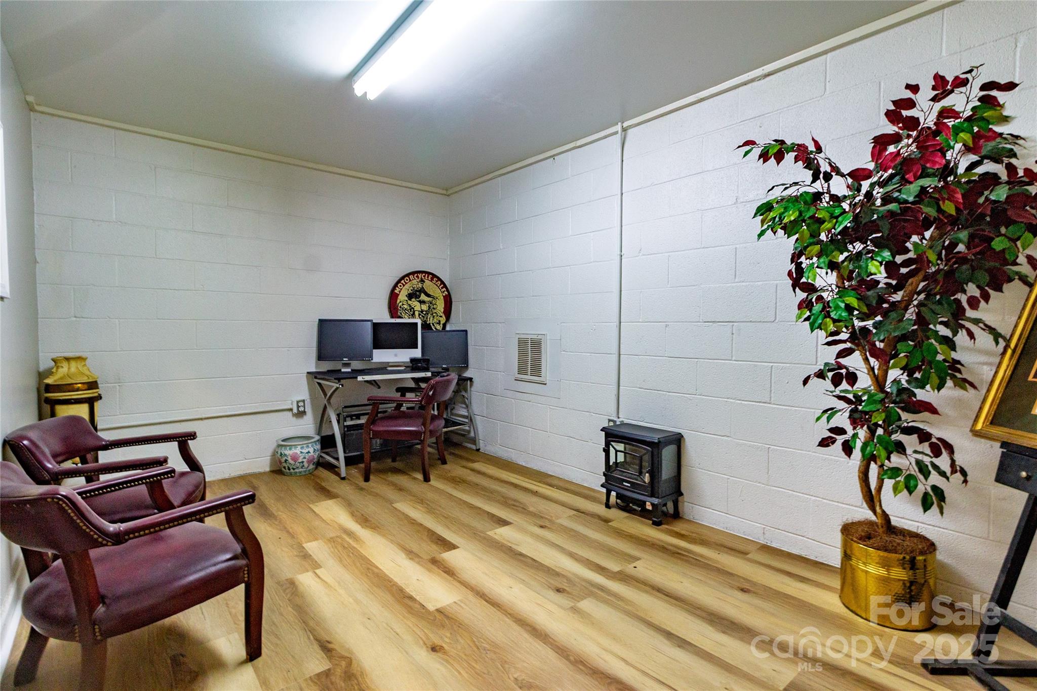 1028 Washburn Switch Road Property Photo 14
