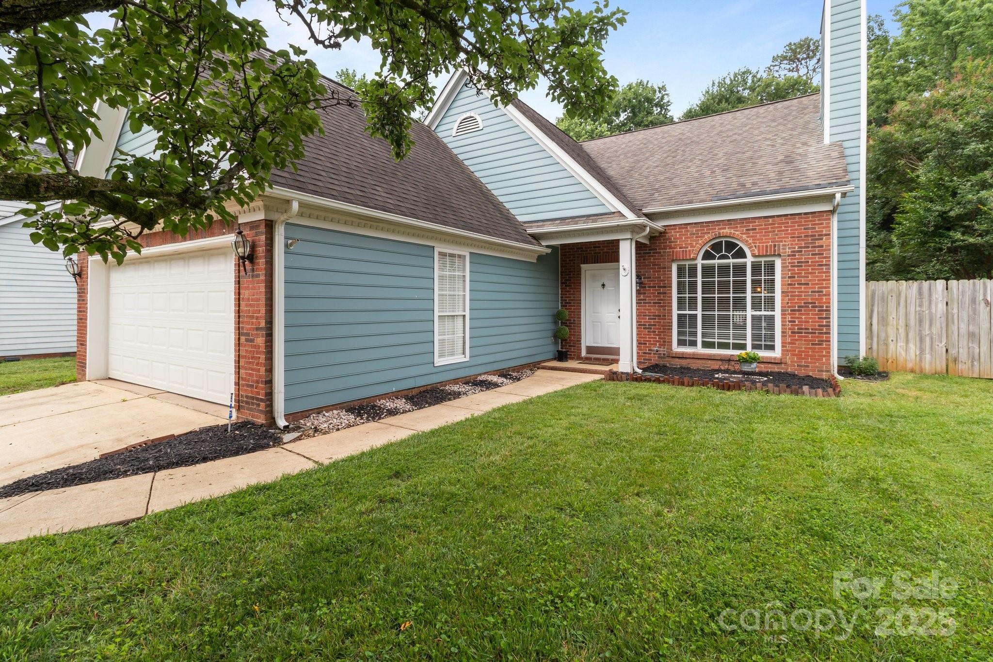 8906 Pickering Grove Lane Property Photo 1