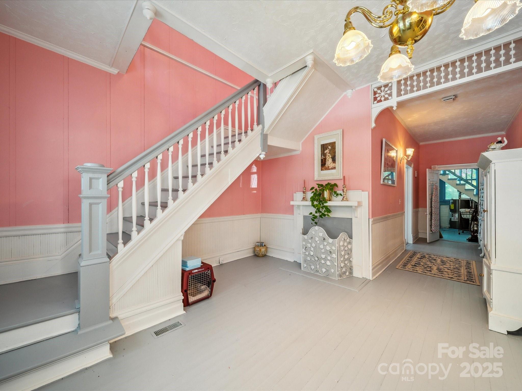 408 S Ellis Street Property Photo 4