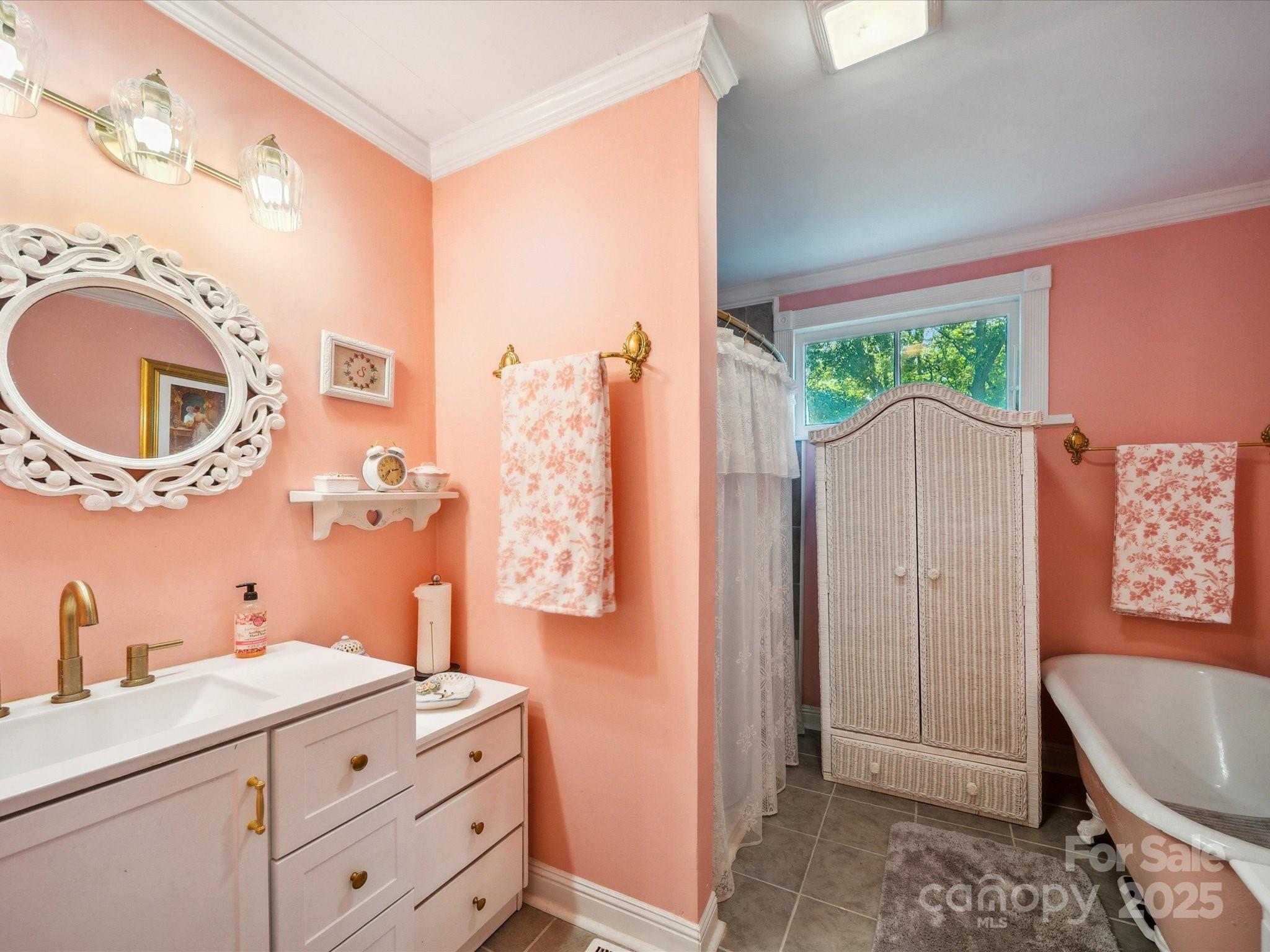 408 S Ellis Street Property Photo 11