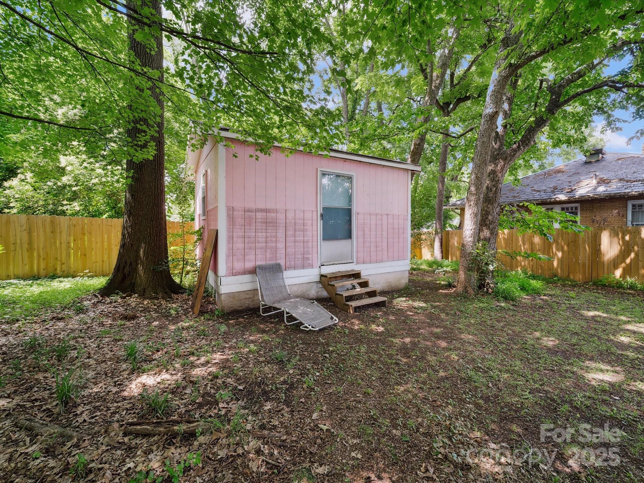 408 S Ellis Street Property Photo 34