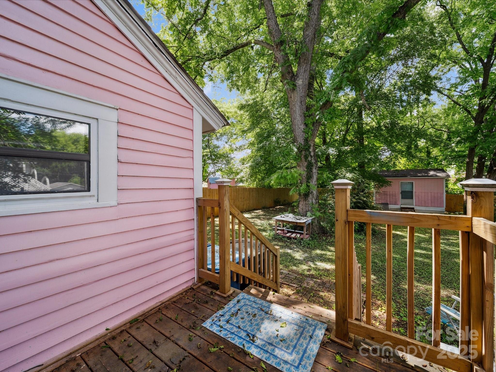 408 S Ellis Street Property Photo 35