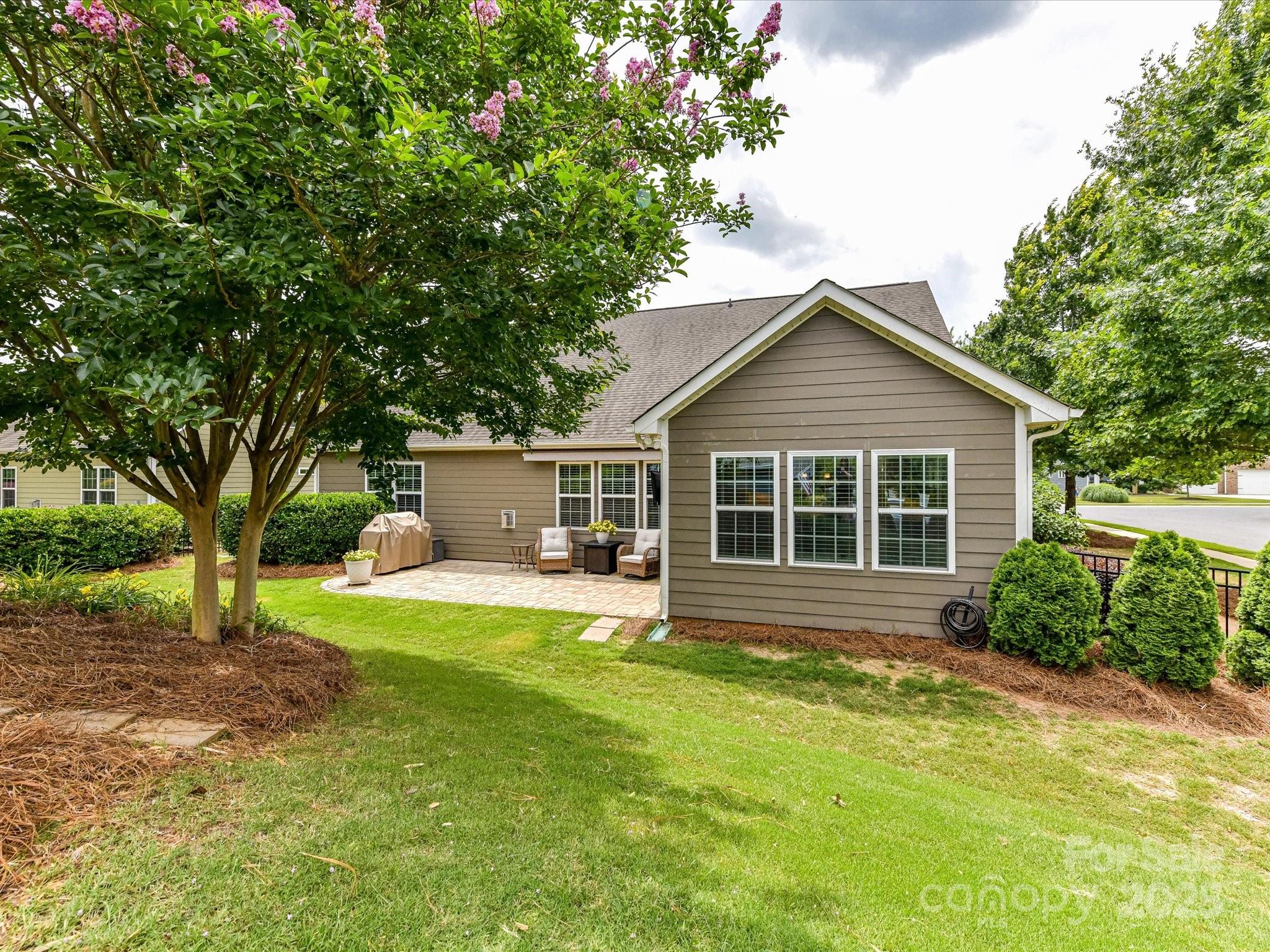 200 Sweet Briar Drive Property Photo 2