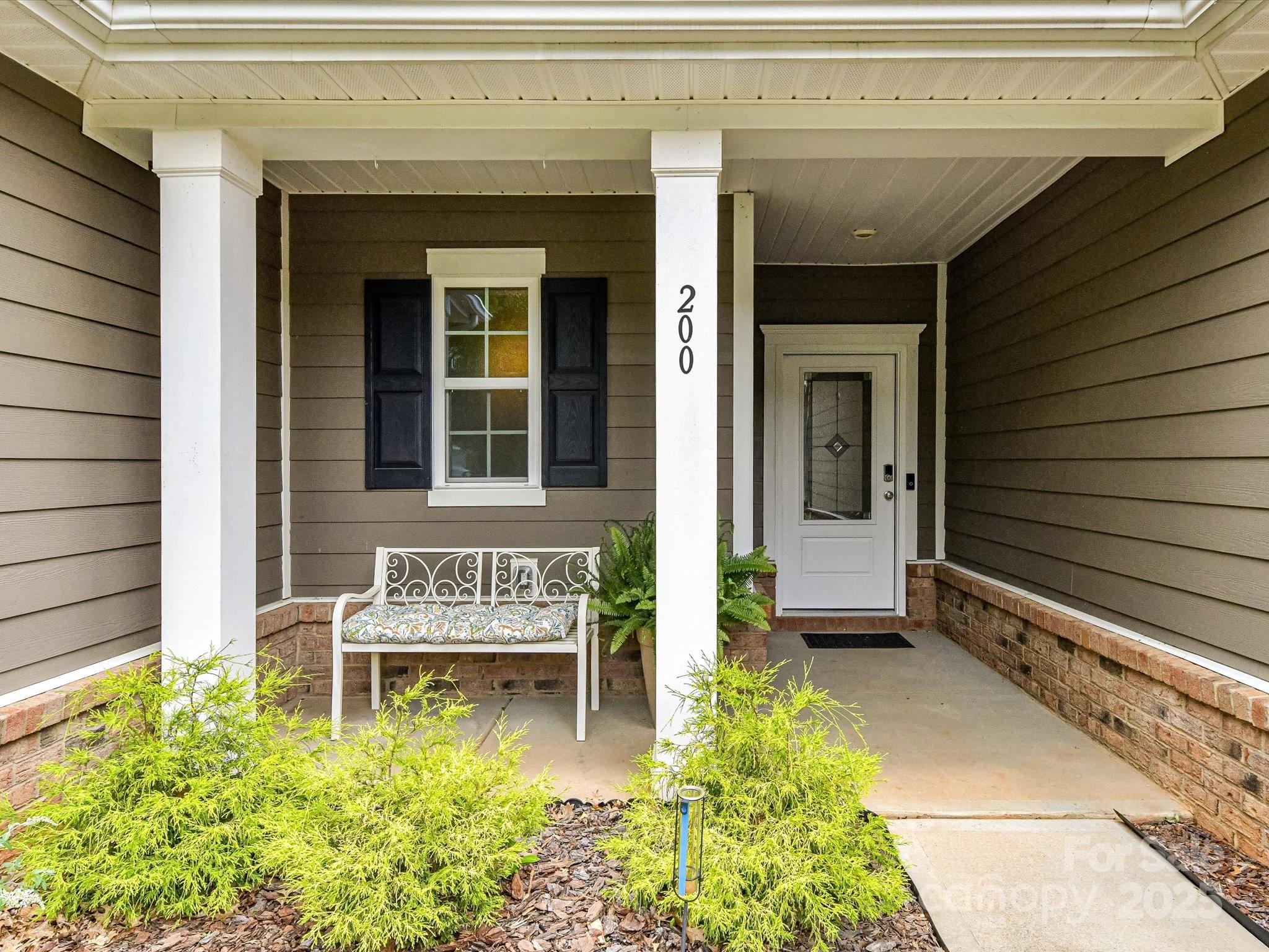 200 Sweet Briar Drive Property Photo 4