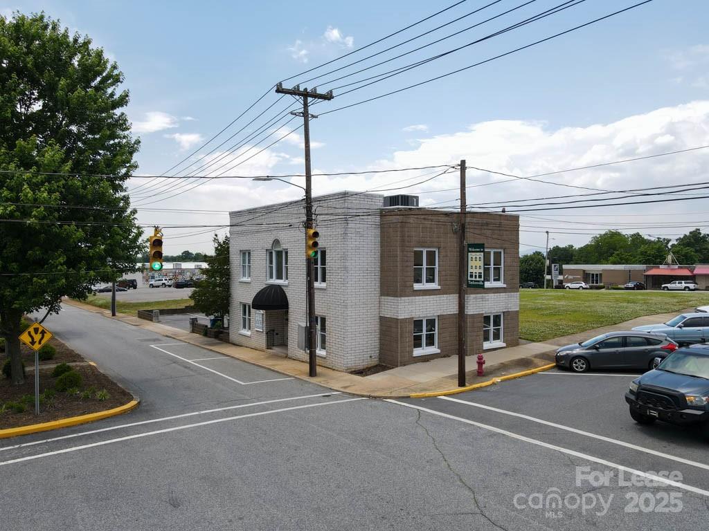 214 Main Avenue Drive Property Photo 2
