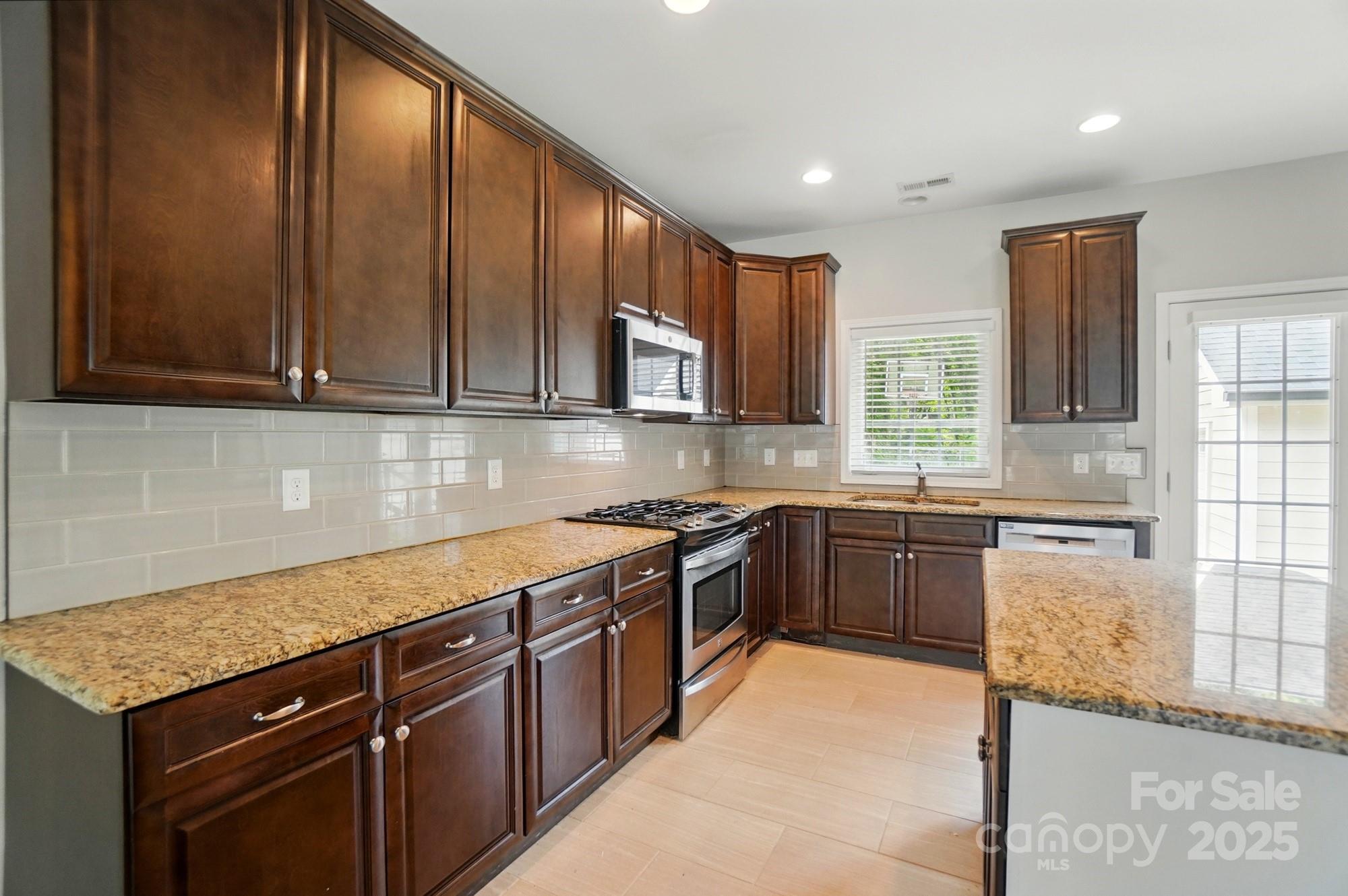 6618 Alexander Road Property Photo 12
