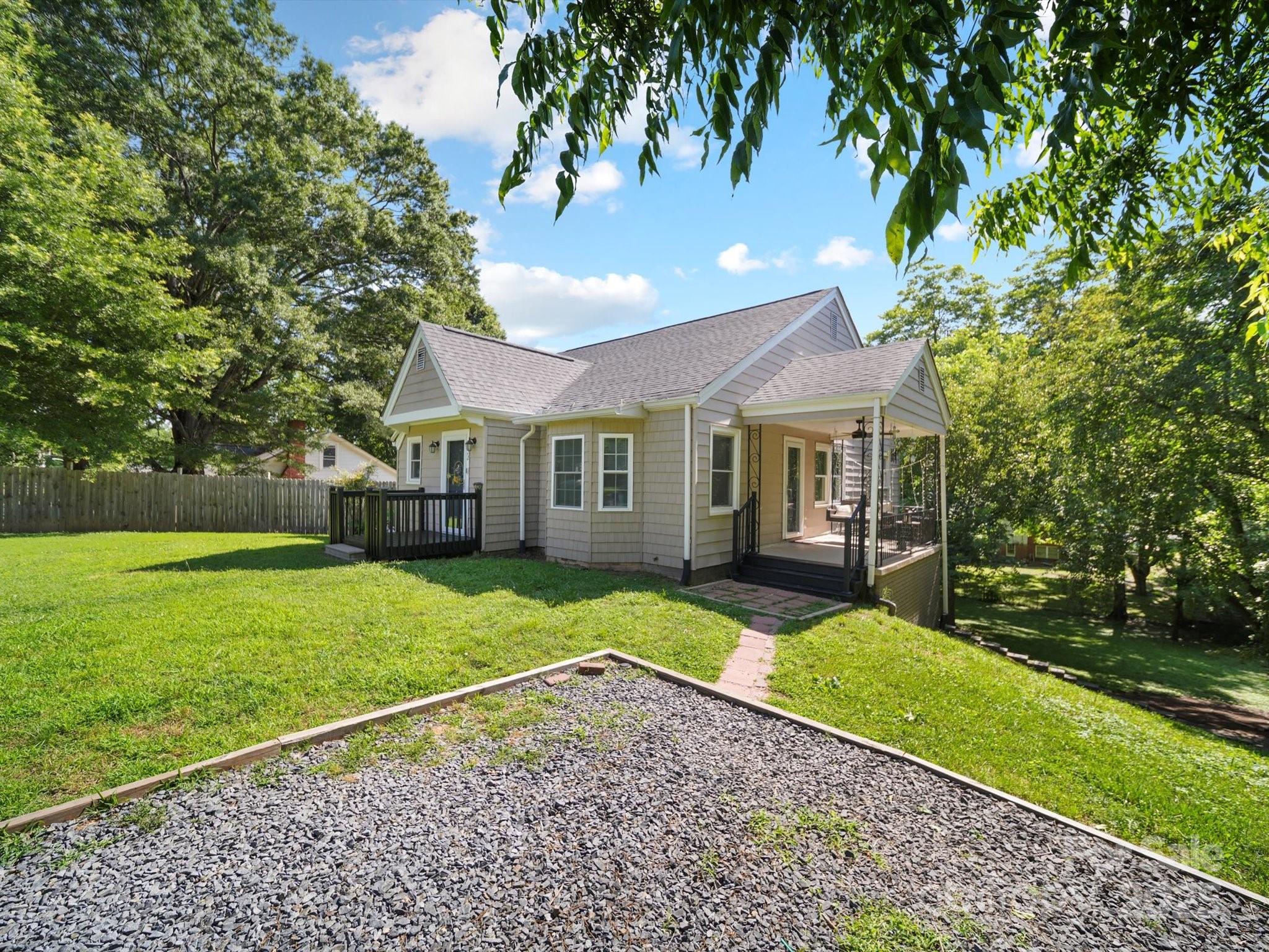 322 Peachtree Street Property Photo 2