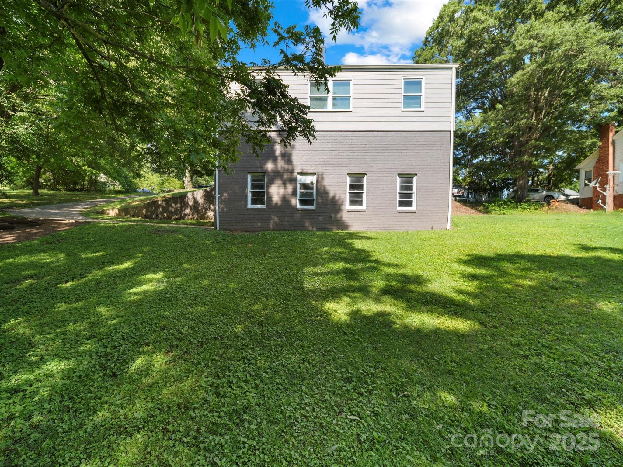 322 Peachtree Street Property Photo 25