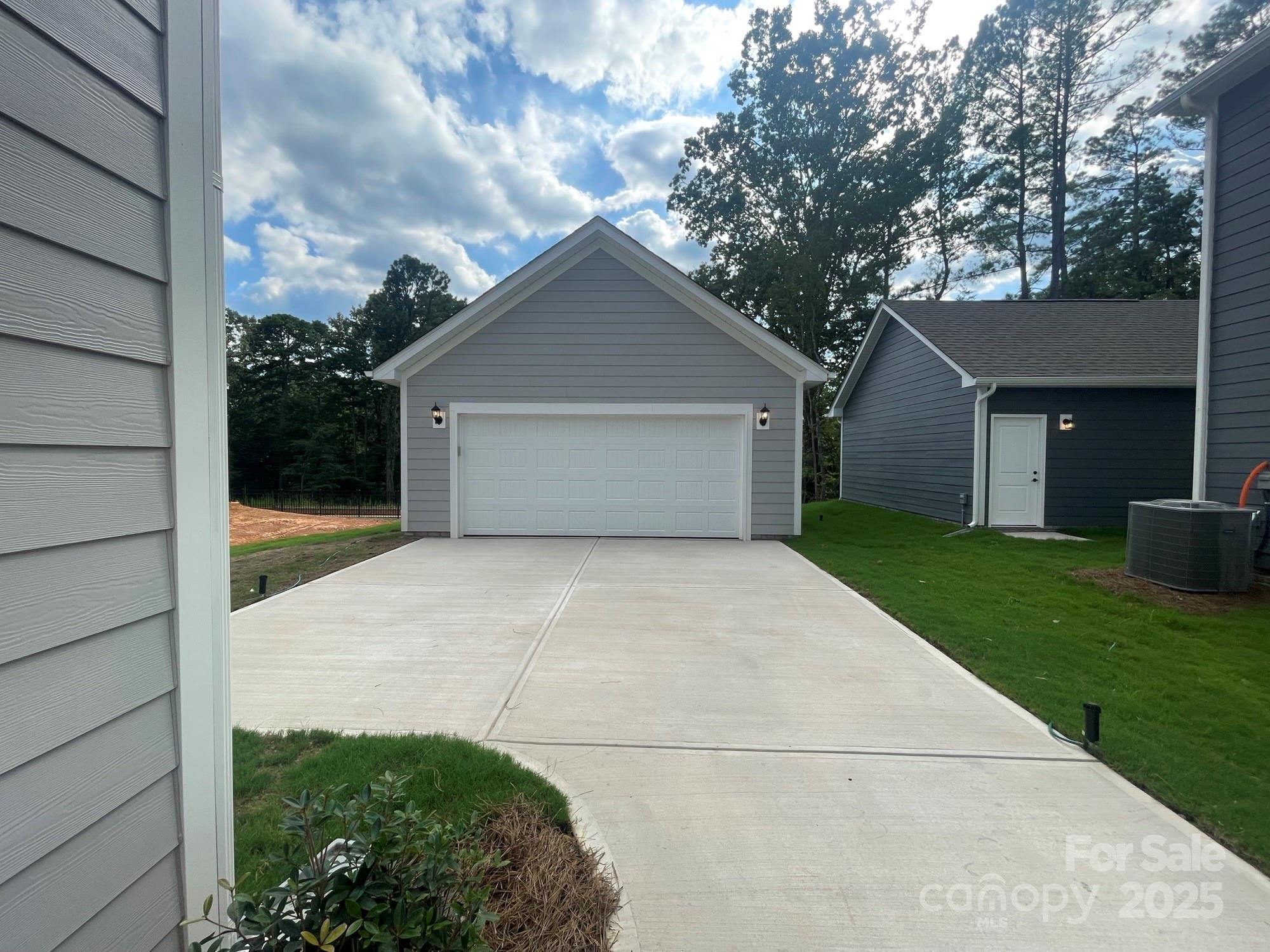 4040 Grommet Court Property Photo 6