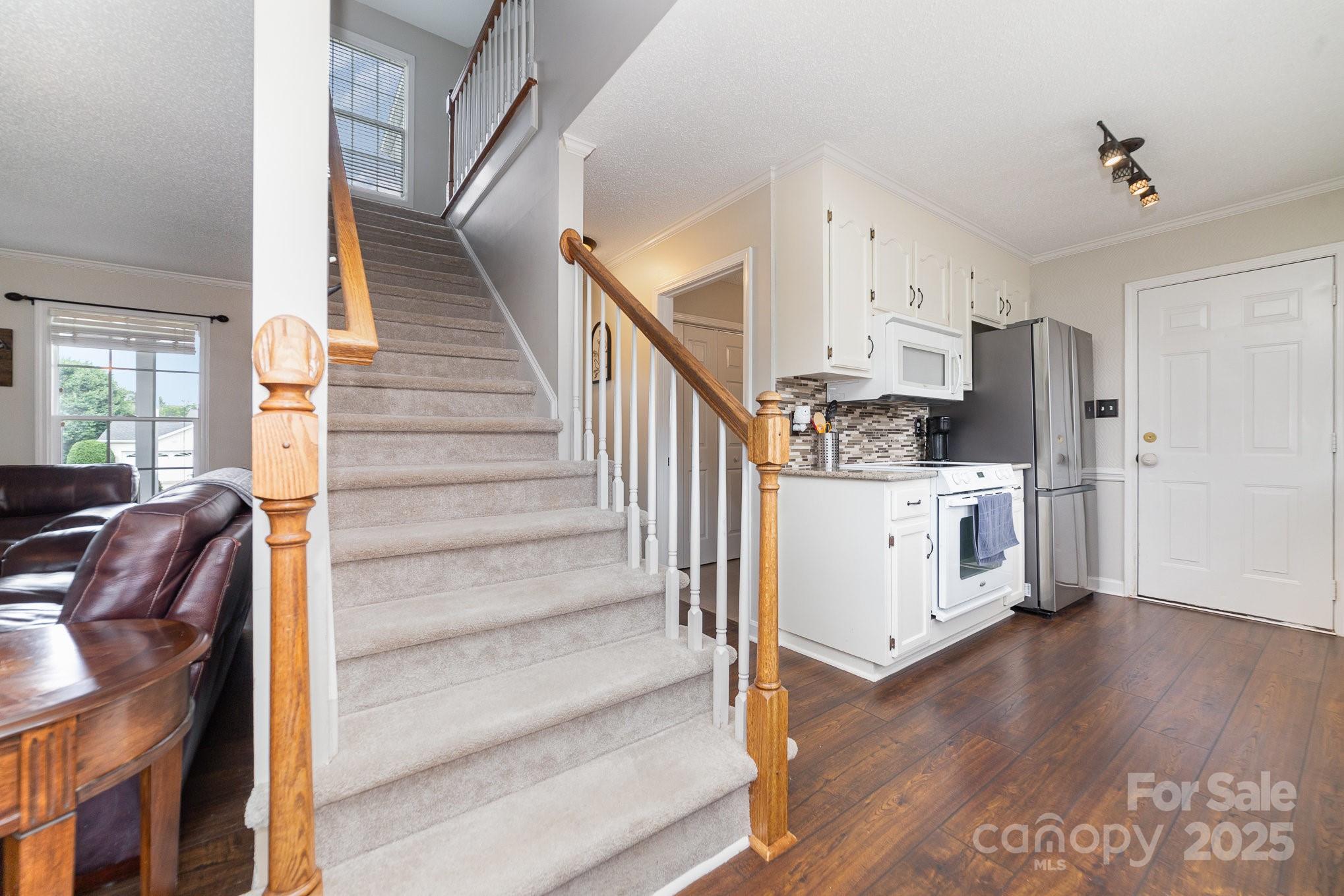 600 Capella Court Property Photo 7