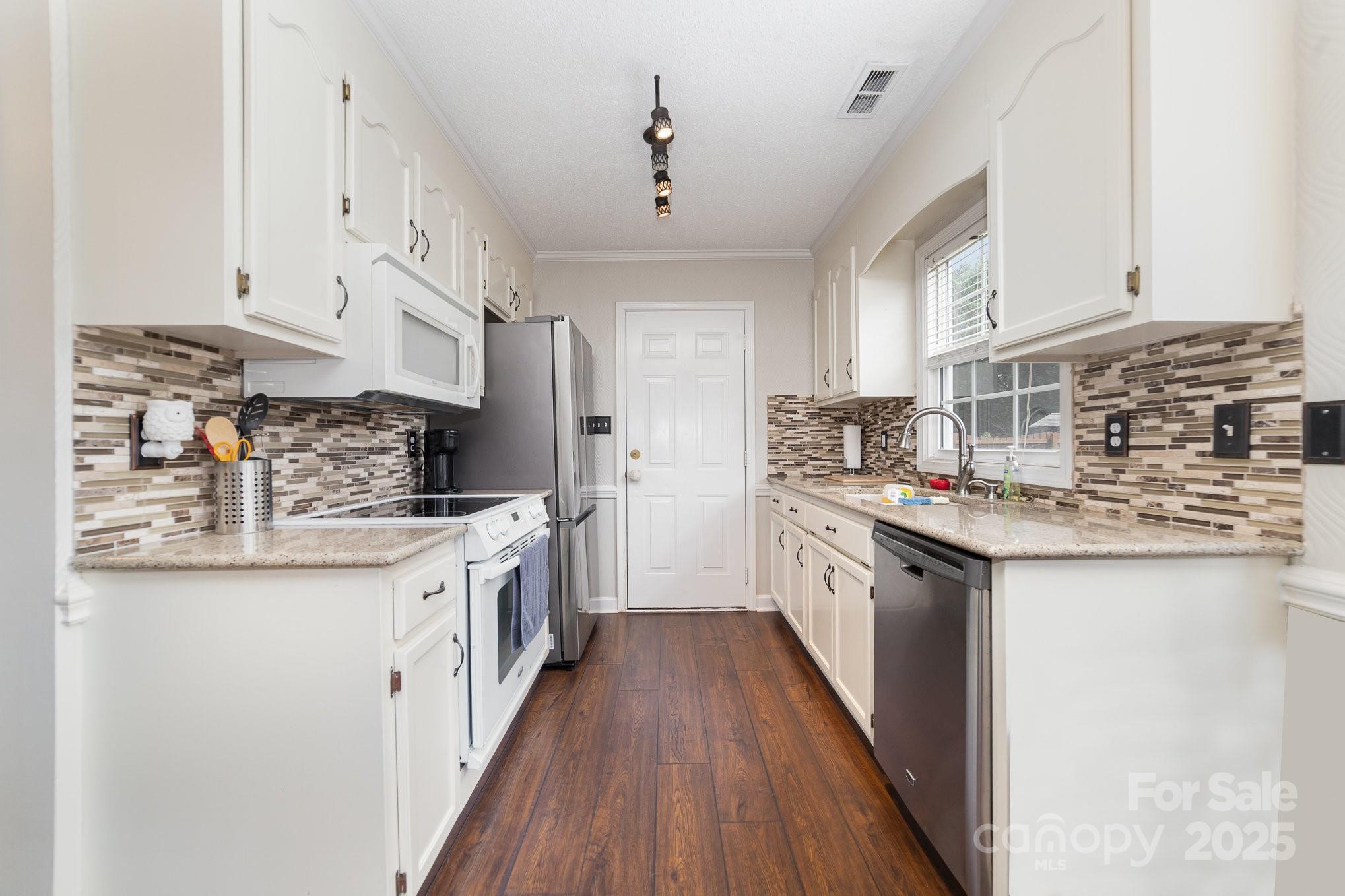 600 Capella Court Property Photo 17