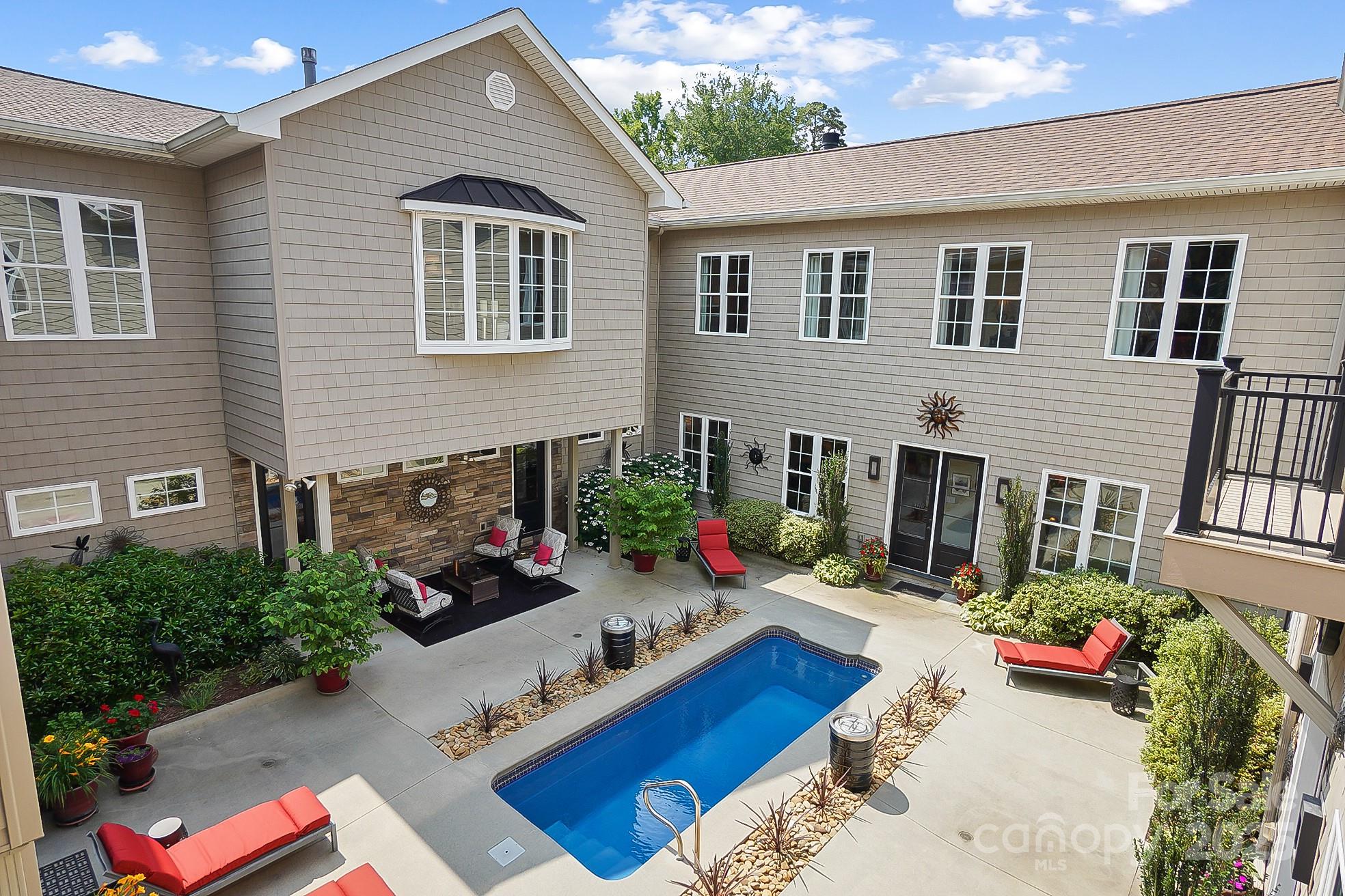 2354 Valelake Road Property Photo 1