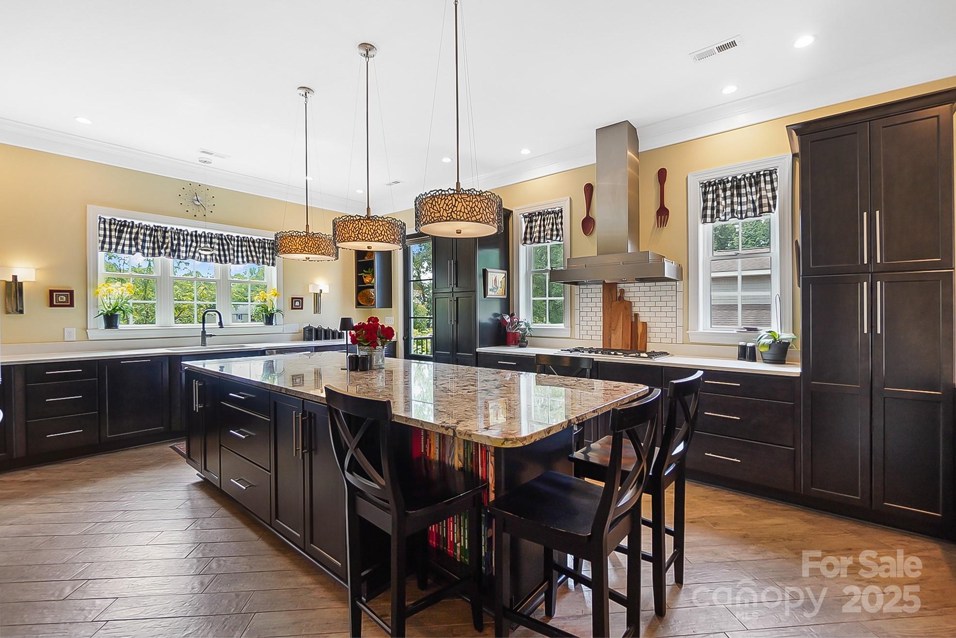 2354 Valelake Road Property Photo 5