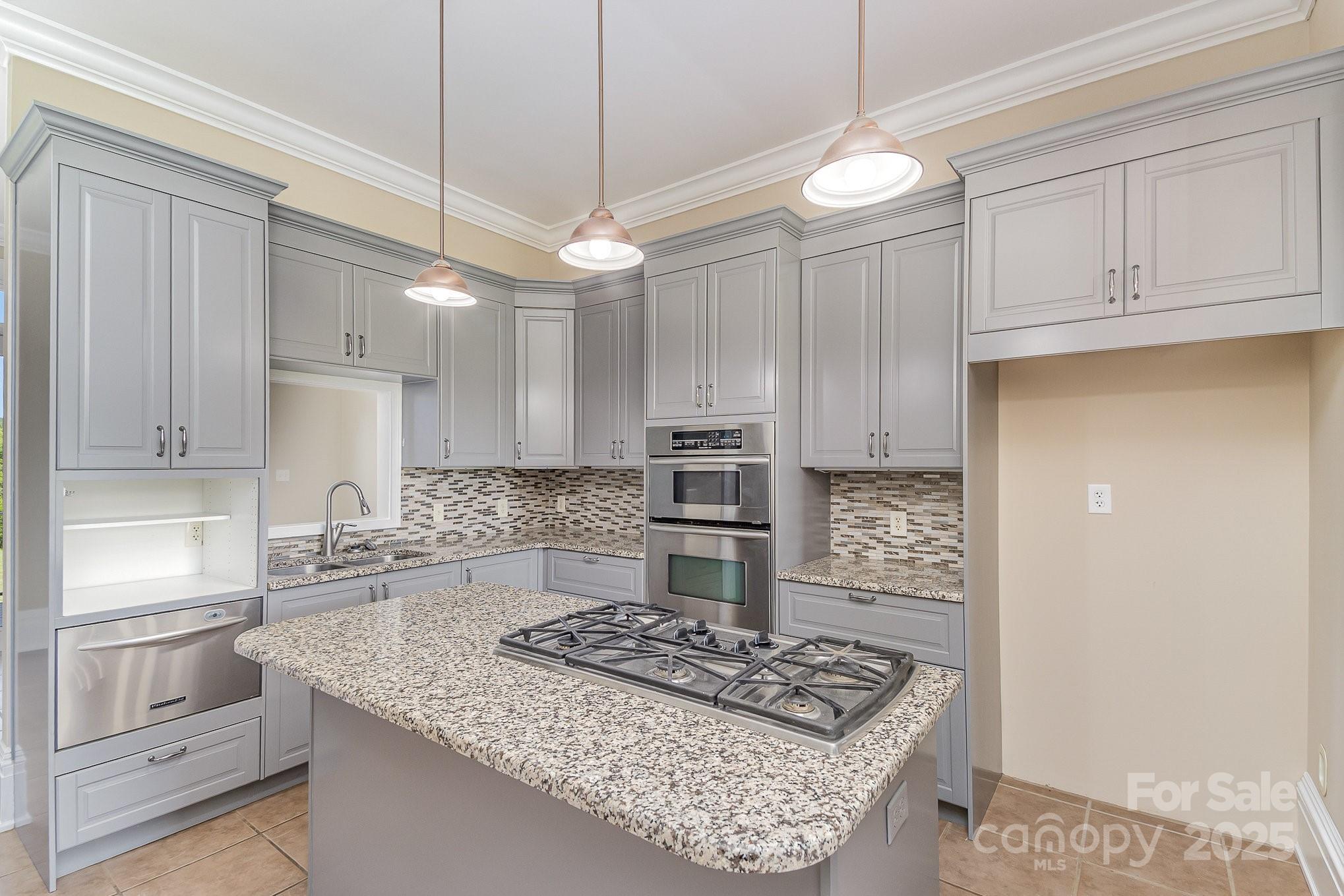 135 Waycross Drive Property Photo 2