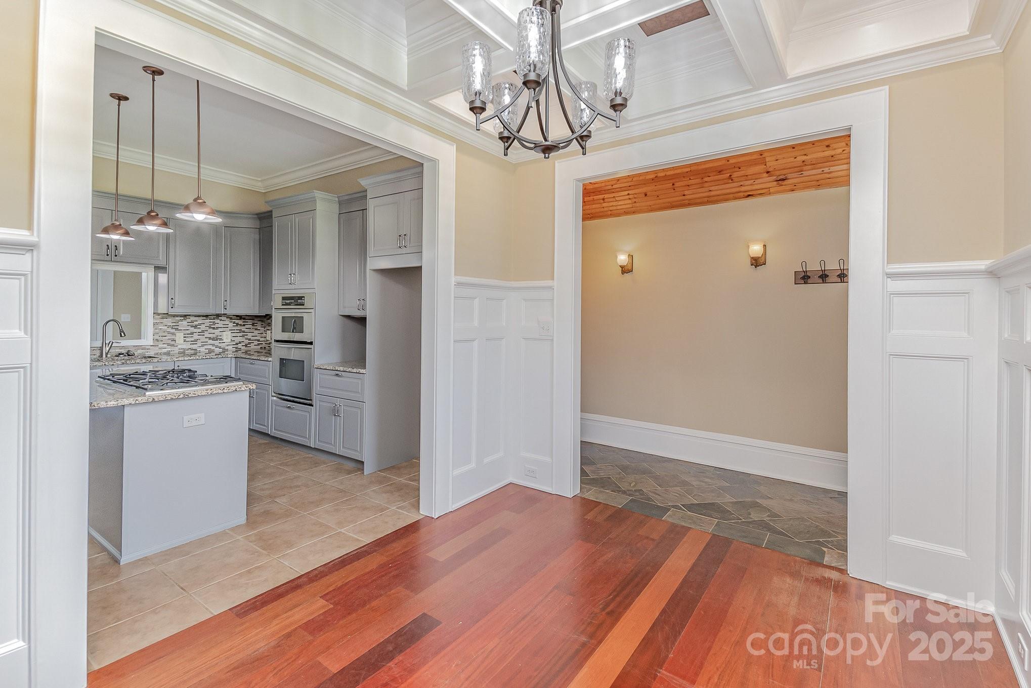 135 Waycross Drive Property Photo 4