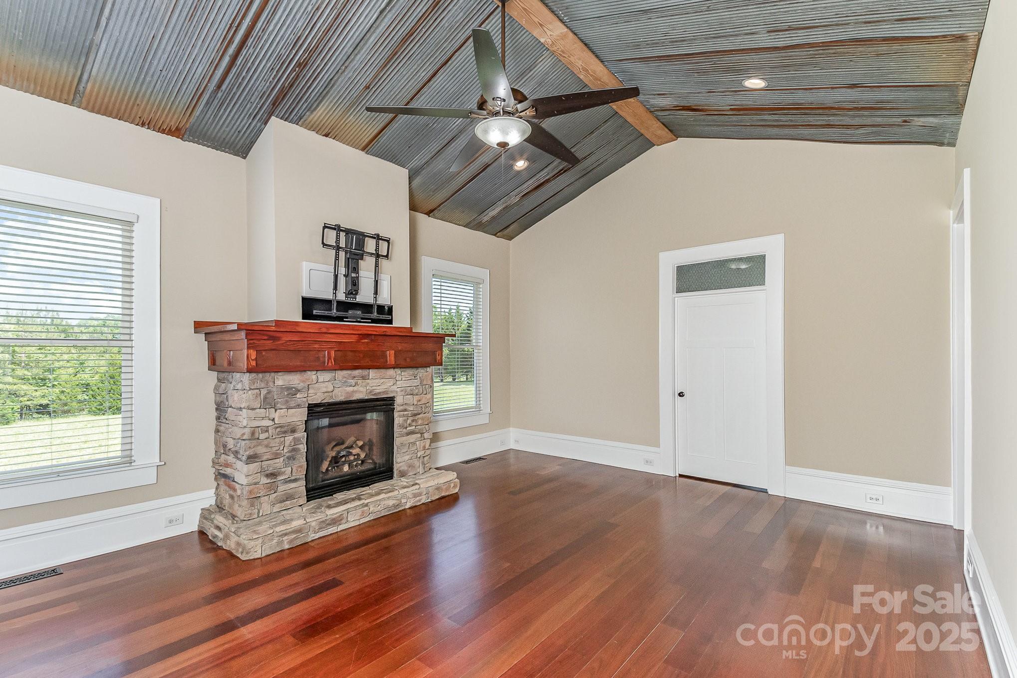 135 Waycross Drive Property Photo 5