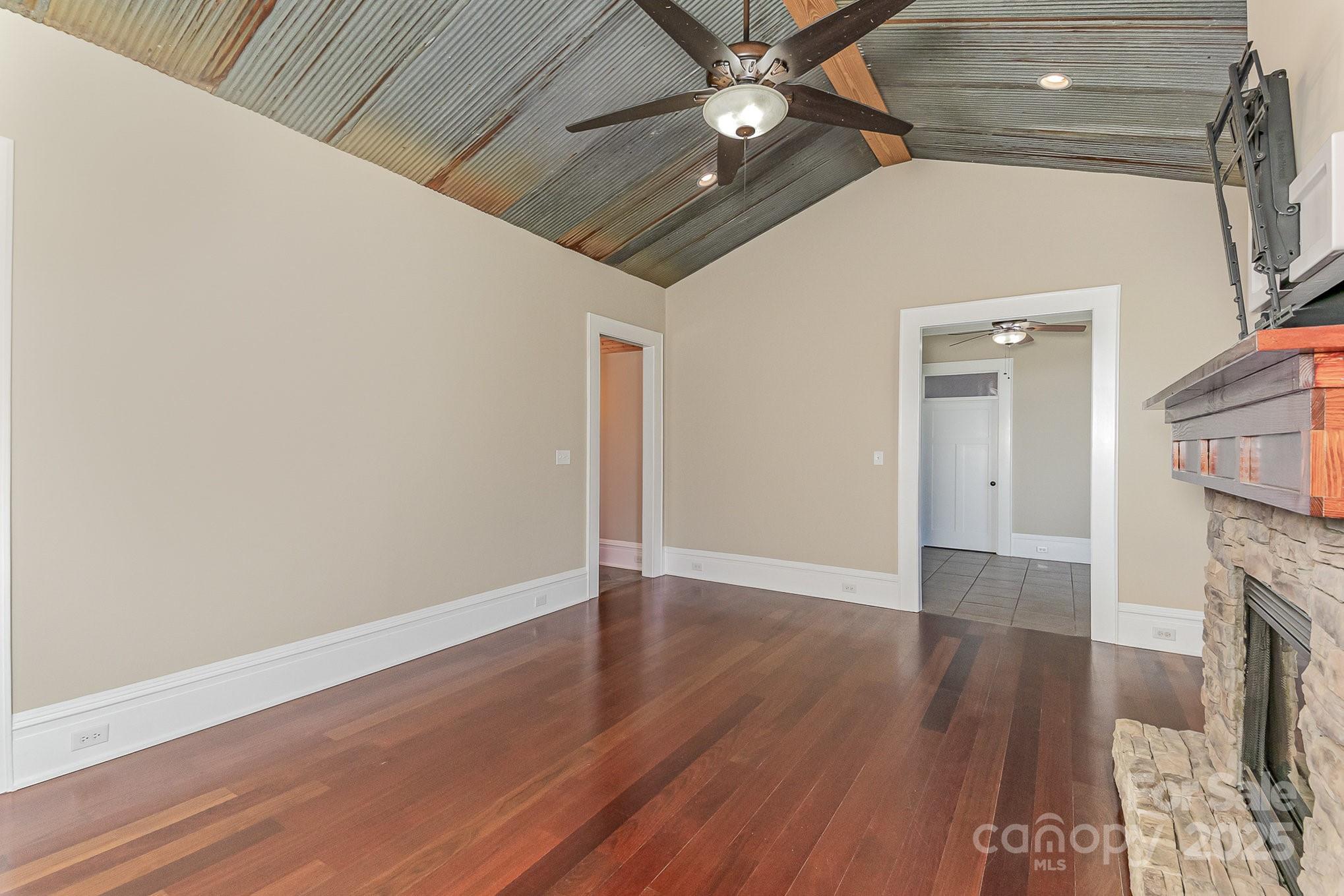 135 Waycross Drive Property Photo 6