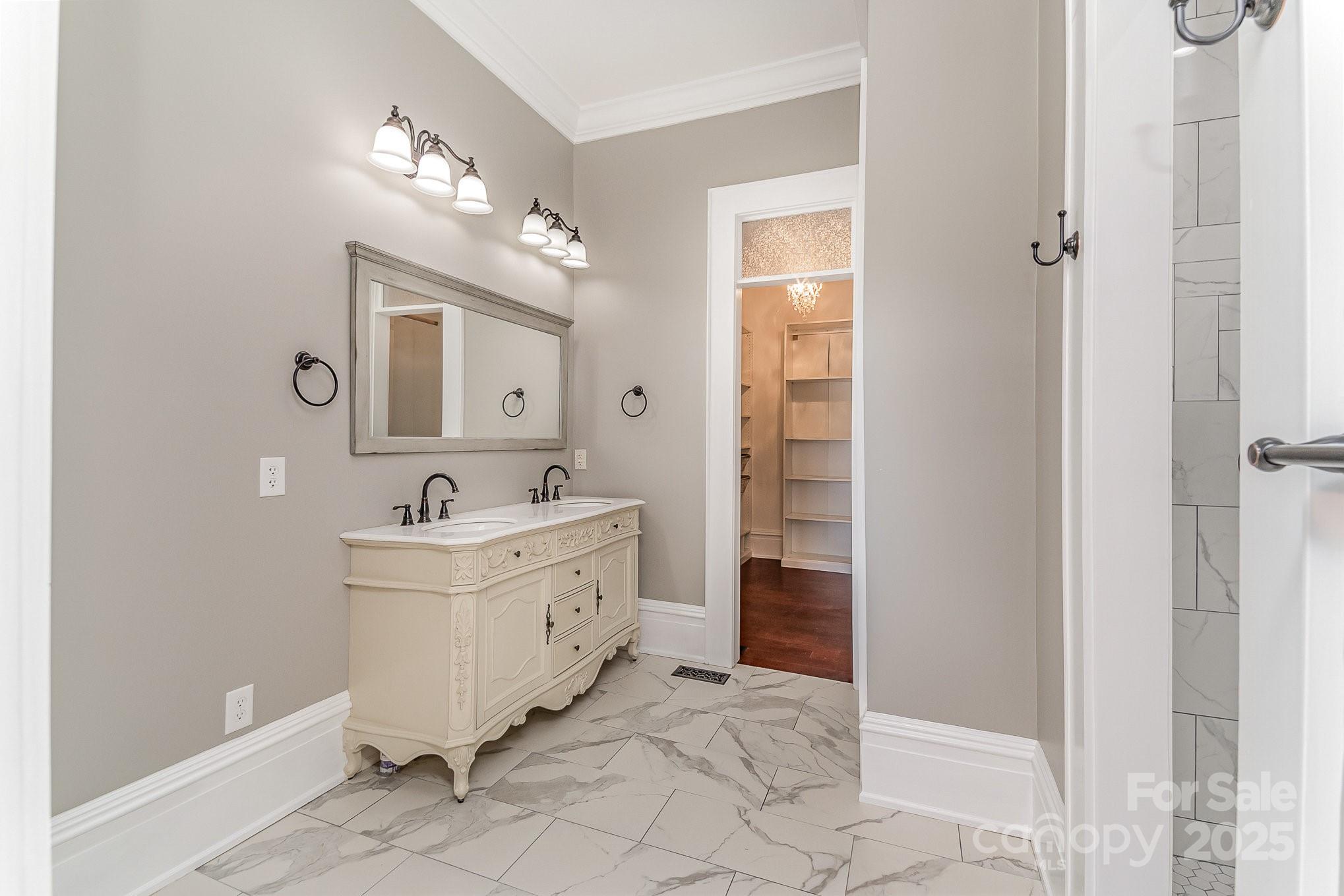 135 Waycross Drive Property Photo 9