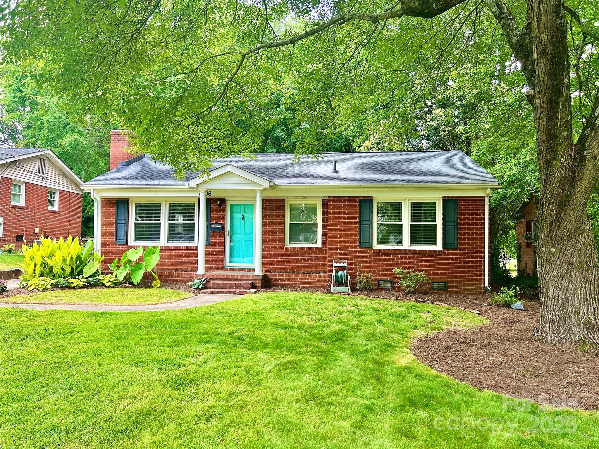 4906 Charleston Drive Property Photo 2