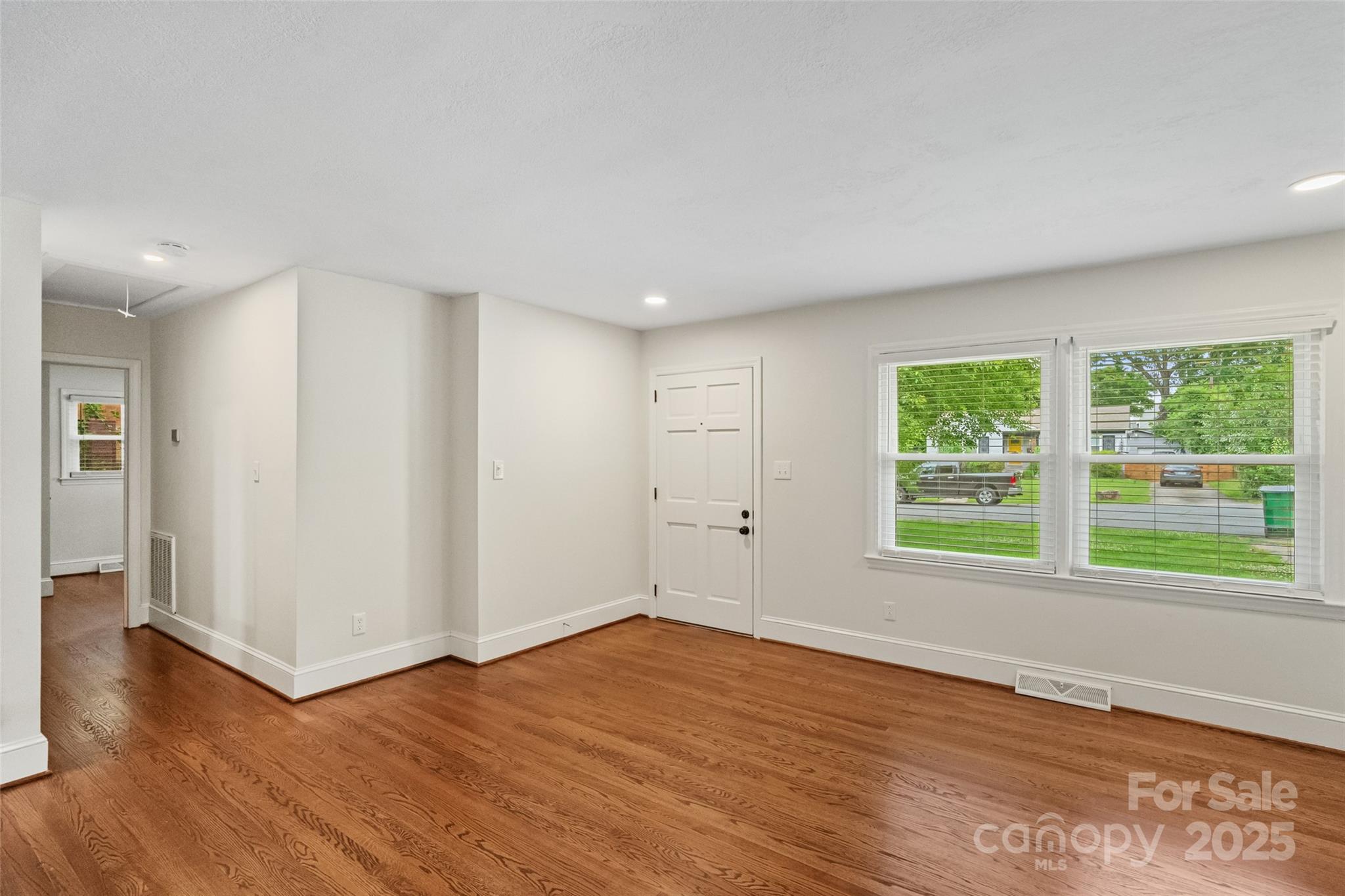 4906 Charleston Drive Property Photo 5