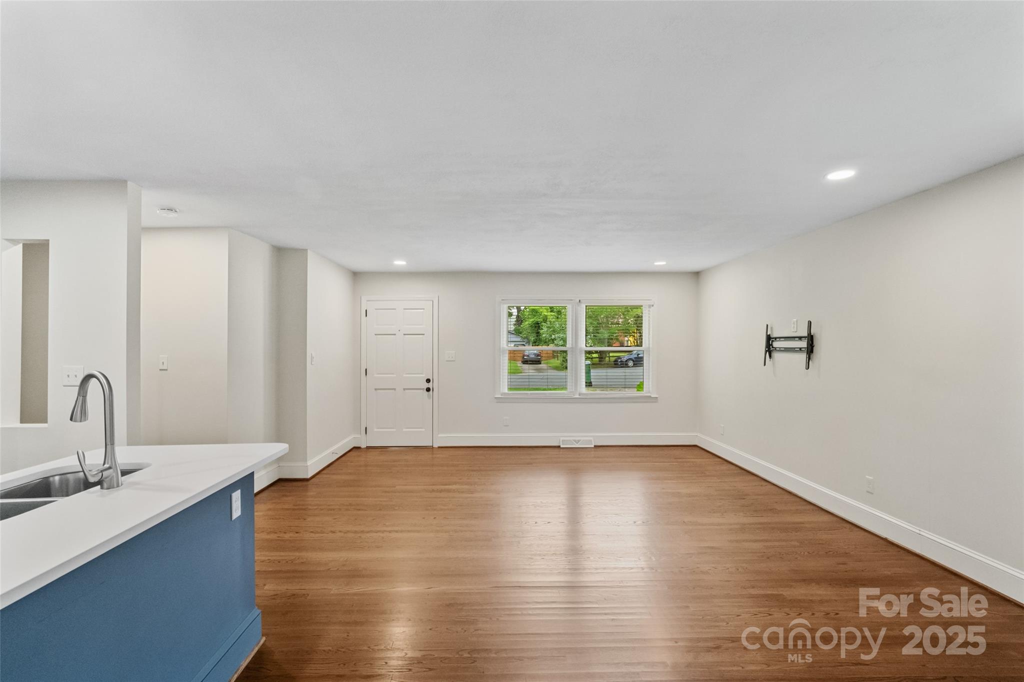 4906 Charleston Drive Property Photo 6