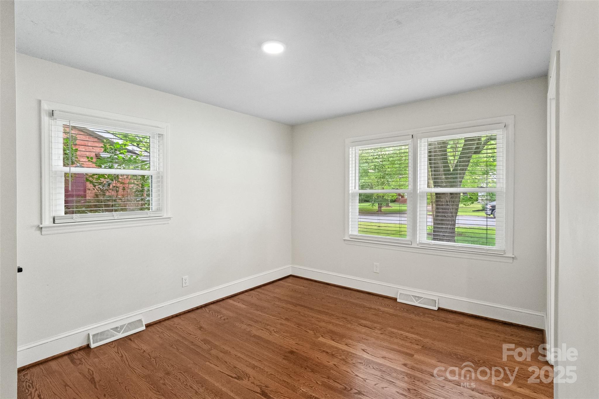 4906 Charleston Drive Property Photo 14