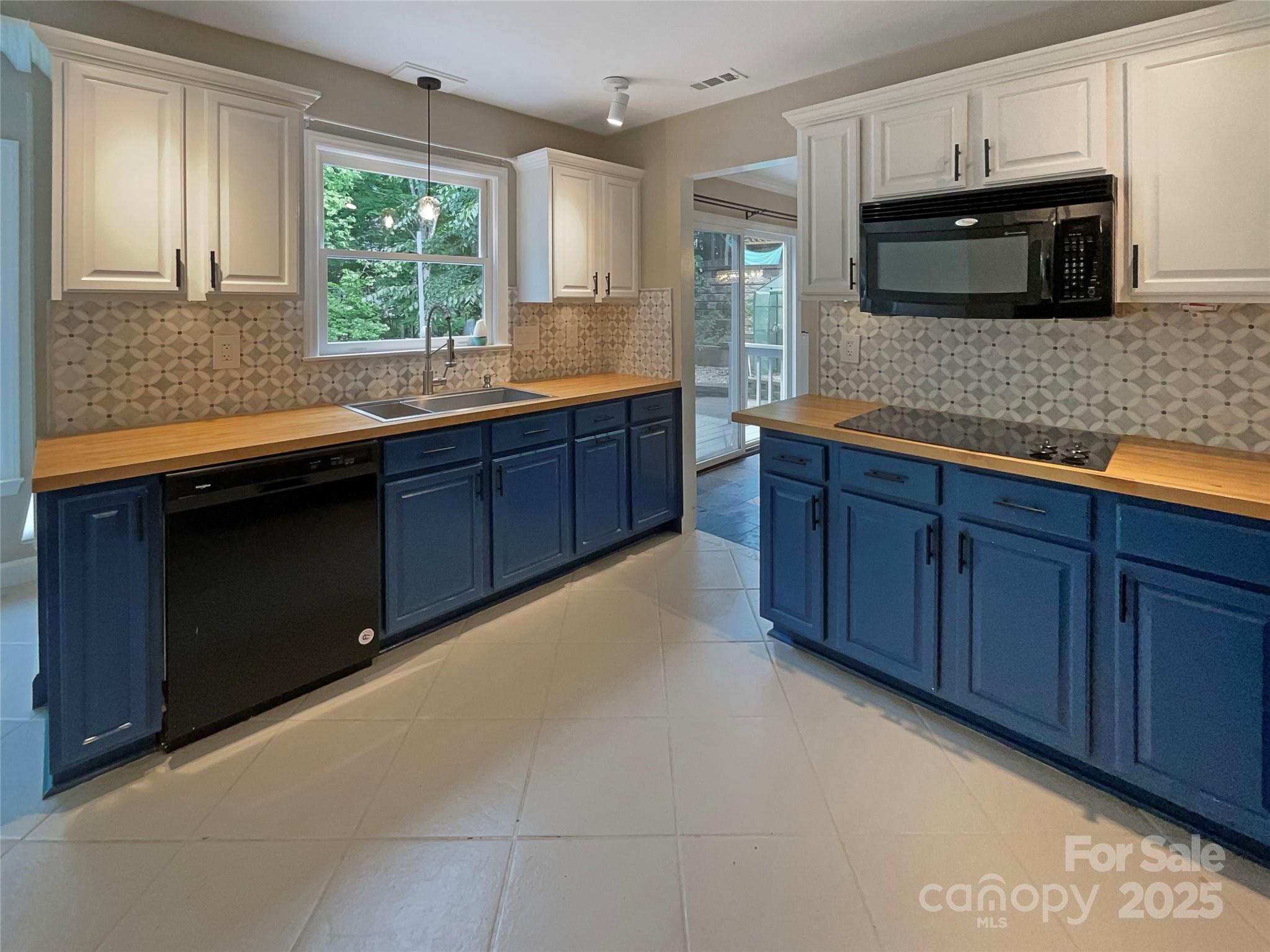 12092 Spinnaker Drive Property Photo 6