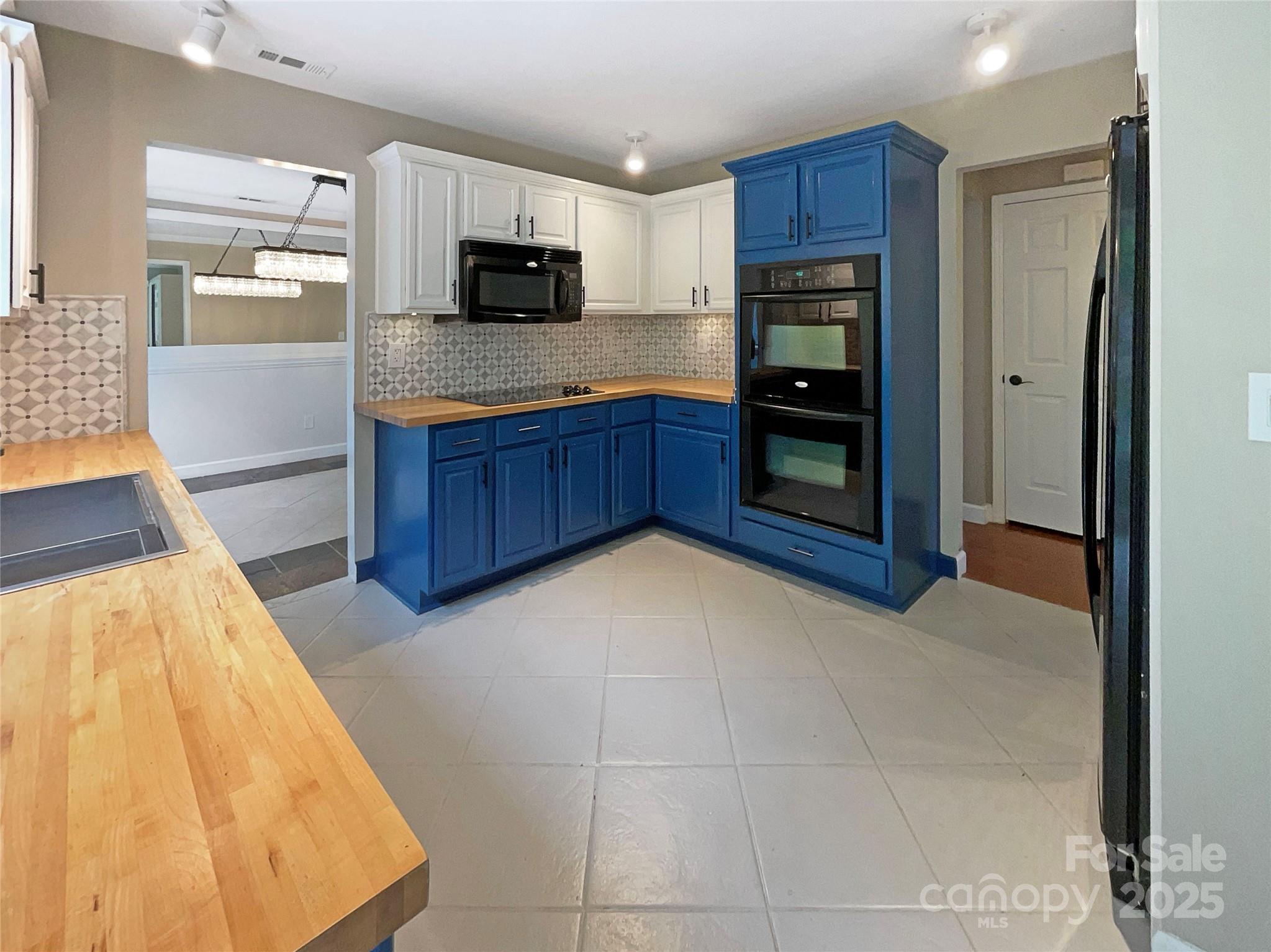 12092 Spinnaker Drive Property Photo 13