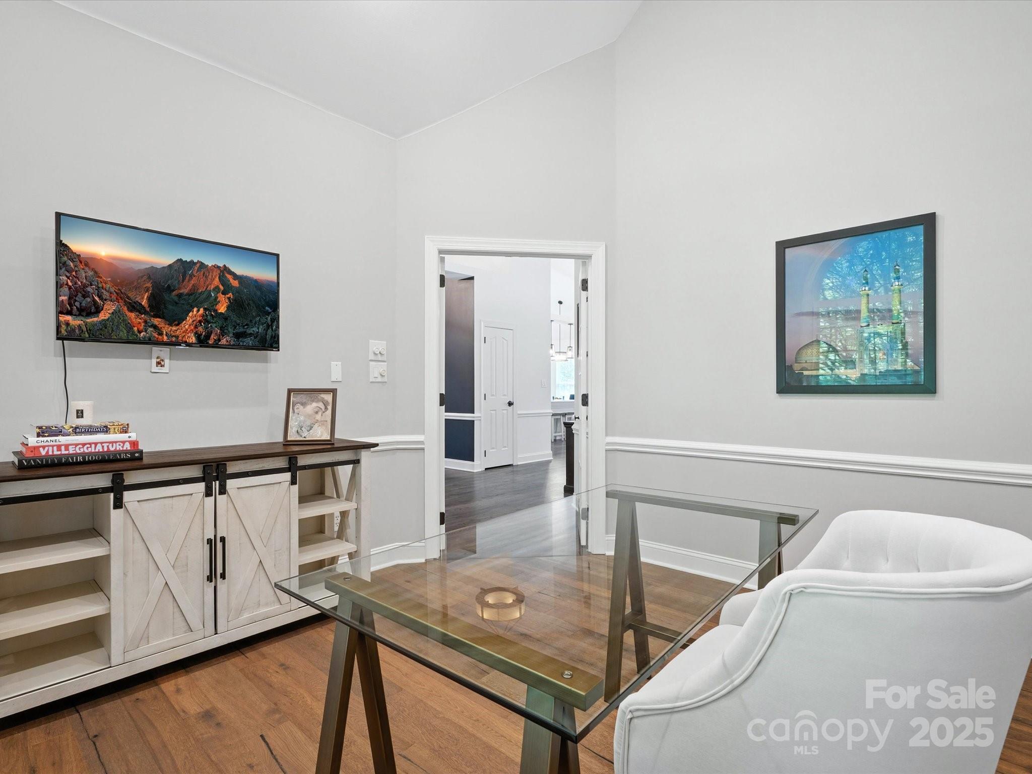 10300 Crestwood Drive Property Photo 8