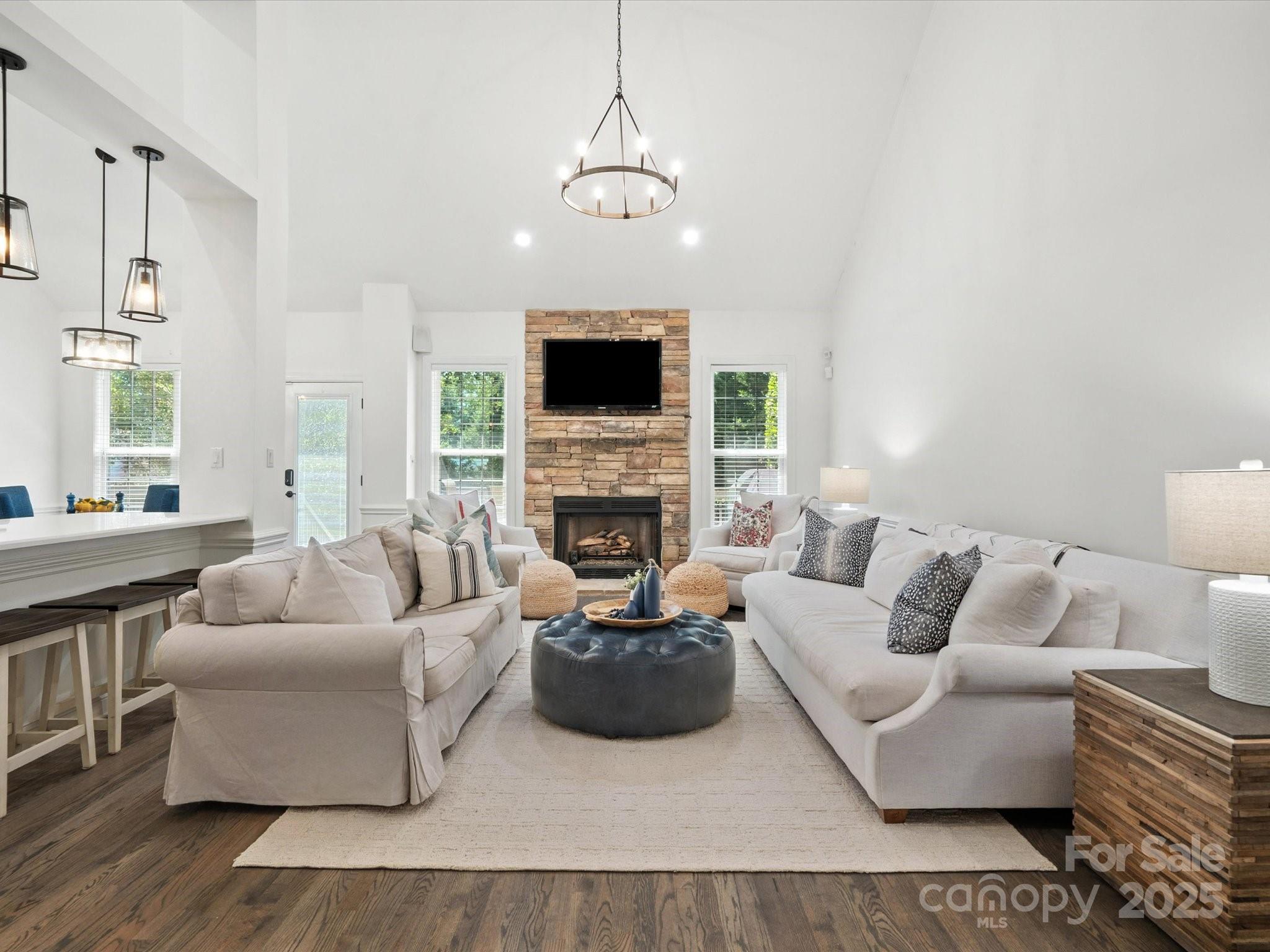10300 Crestwood Drive Property Photo 10
