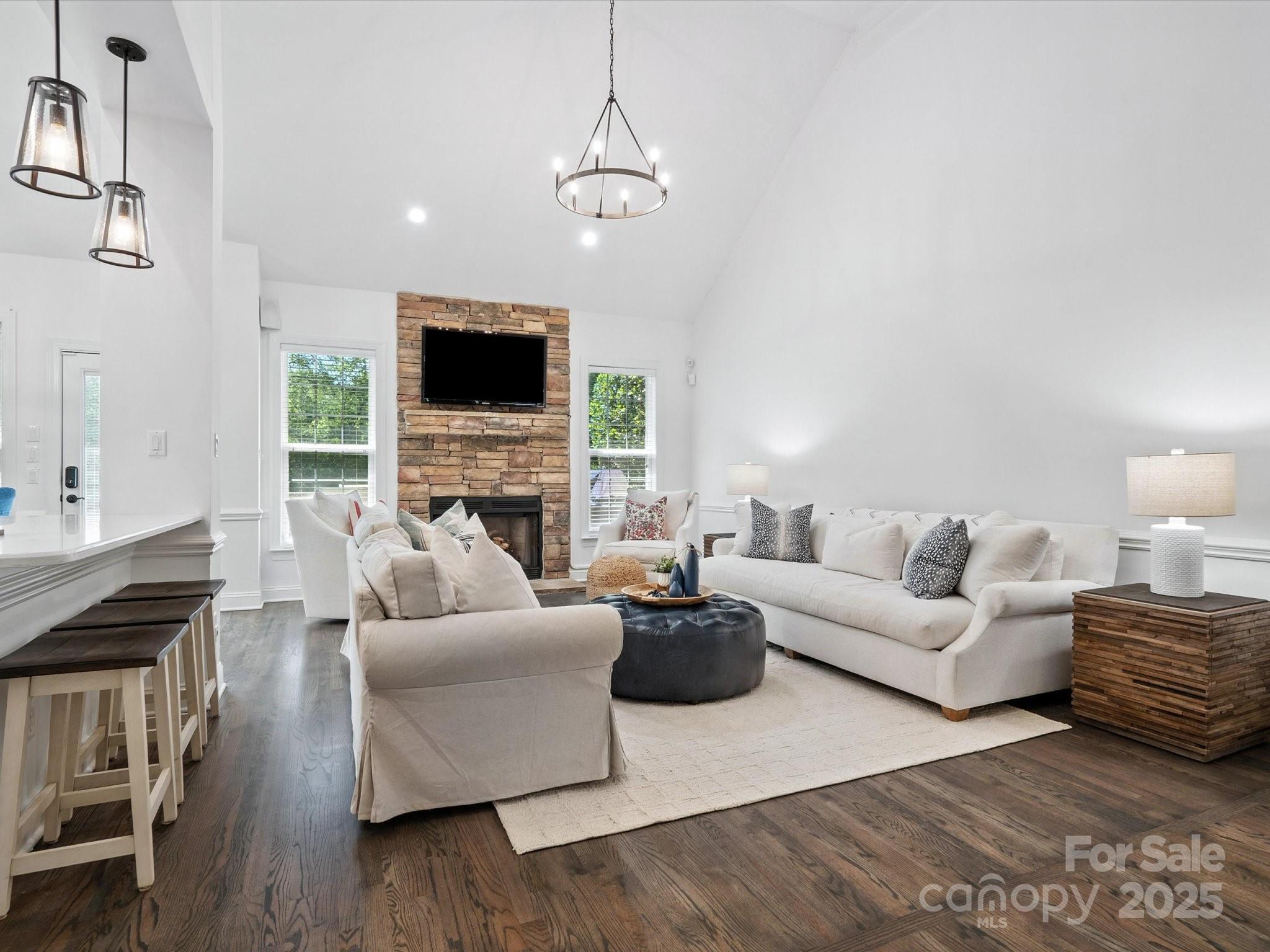 10300 Crestwood Drive Property Photo 11