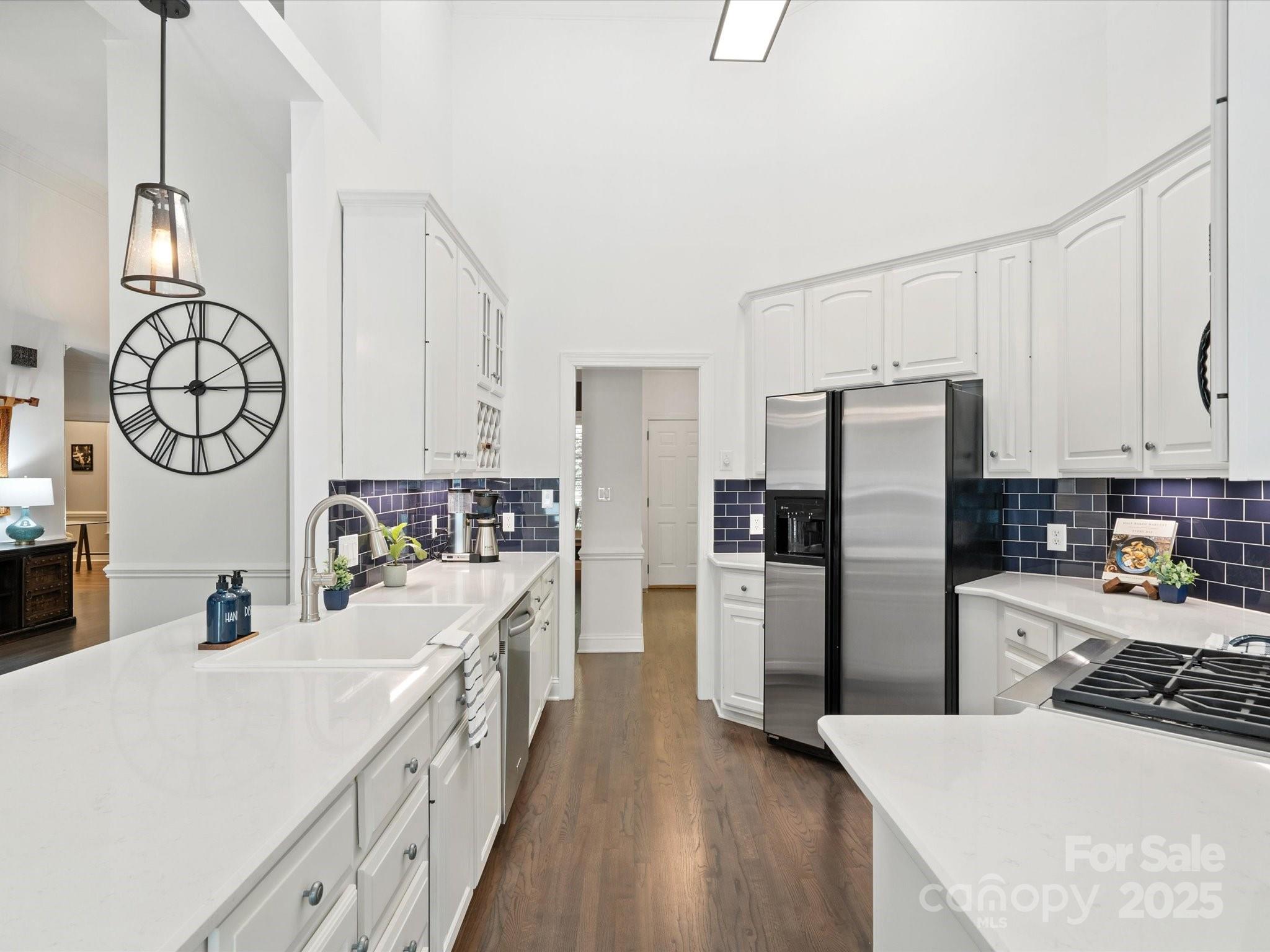 10300 Crestwood Drive Property Photo 18