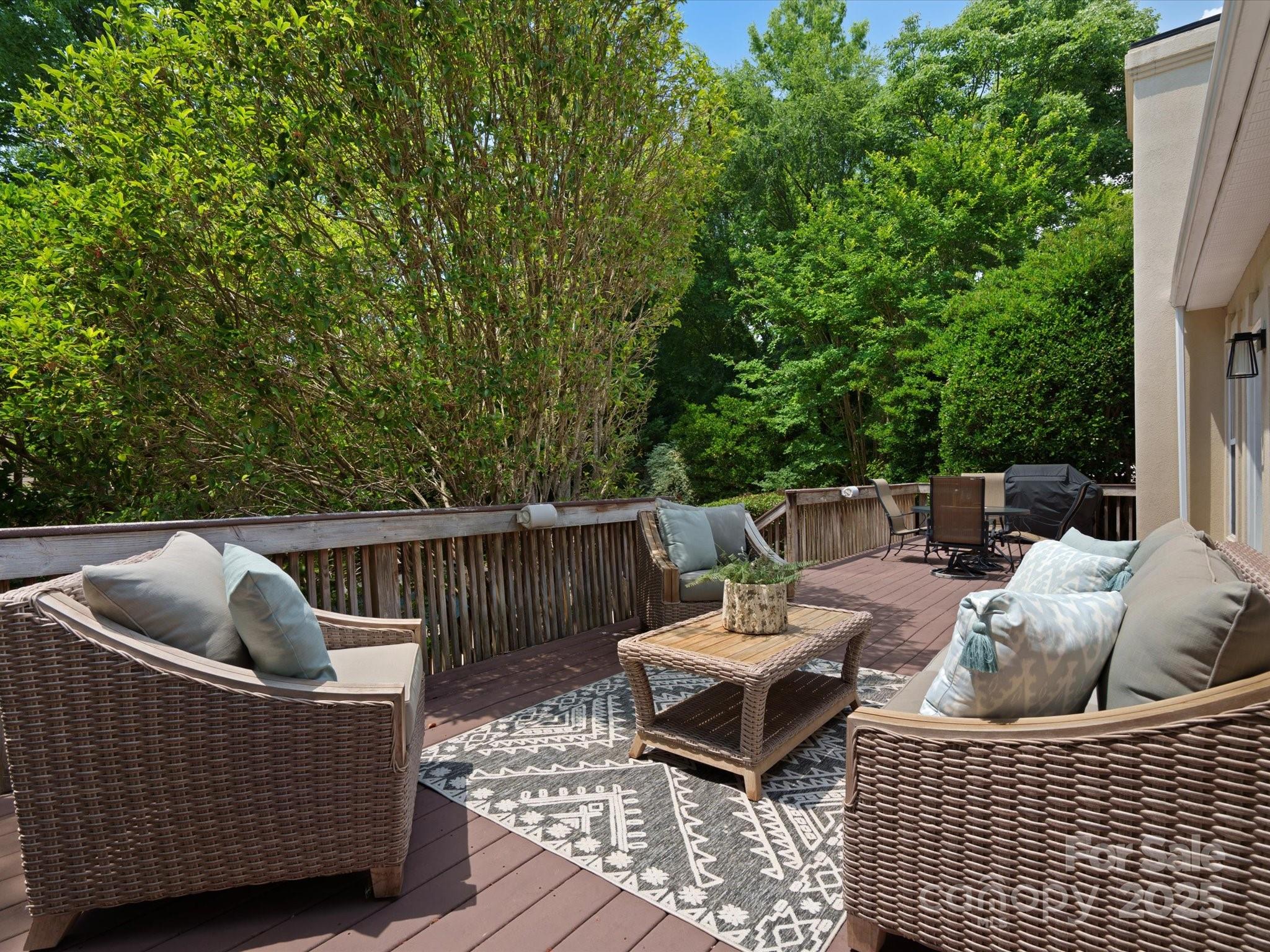 10300 Crestwood Drive Property Photo 33